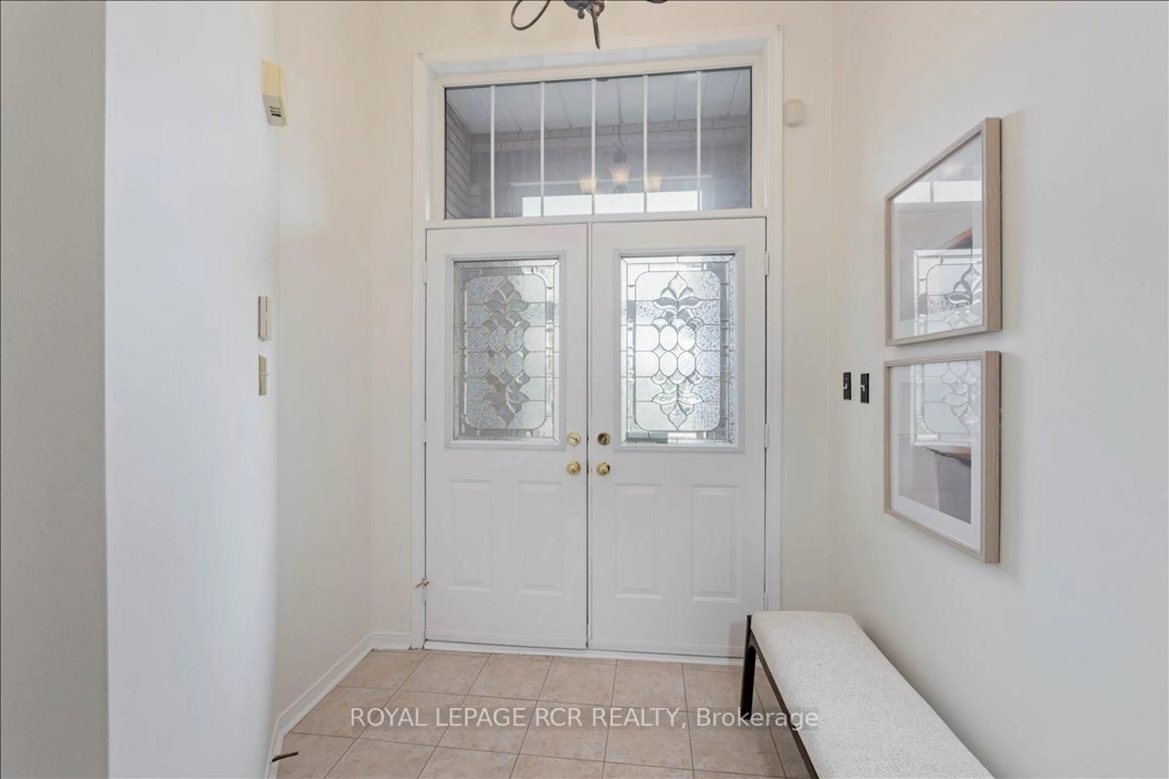 Indoor entryway for 293 Van Kirk Dr, Brampton Ontario L7A 1M3
