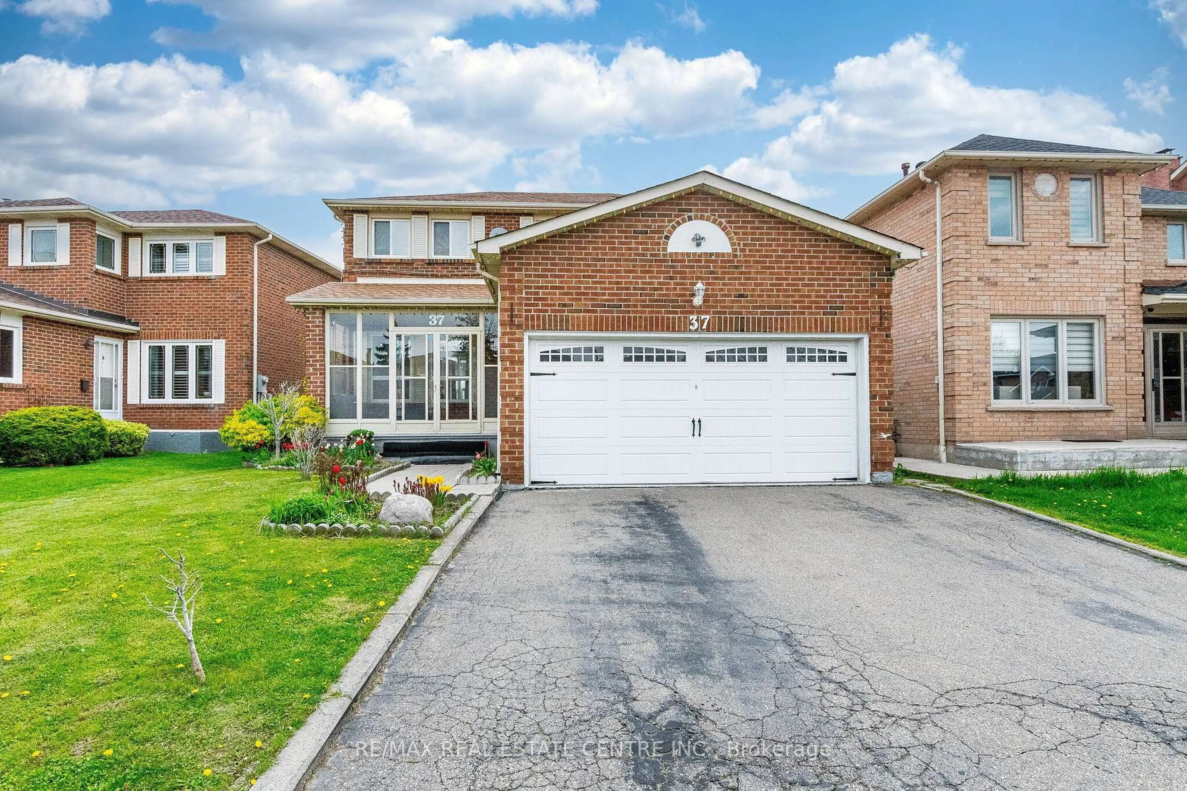 Home with brick exterior material, street for 37 Merganser Cres, Brampton Ontario L6W 4G2