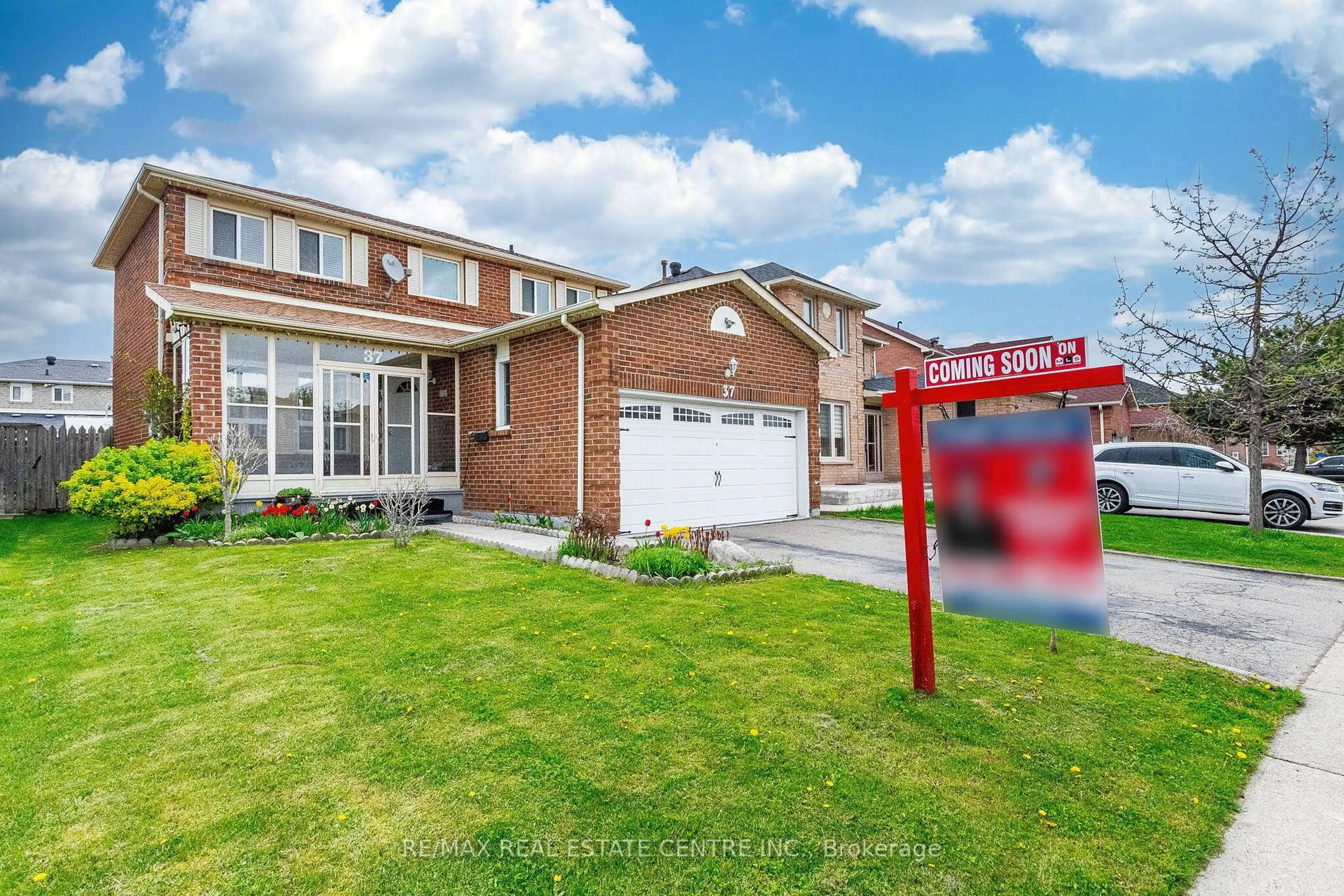 Home with brick exterior material, street for 37 Merganser Cres, Brampton Ontario L6W 4G2