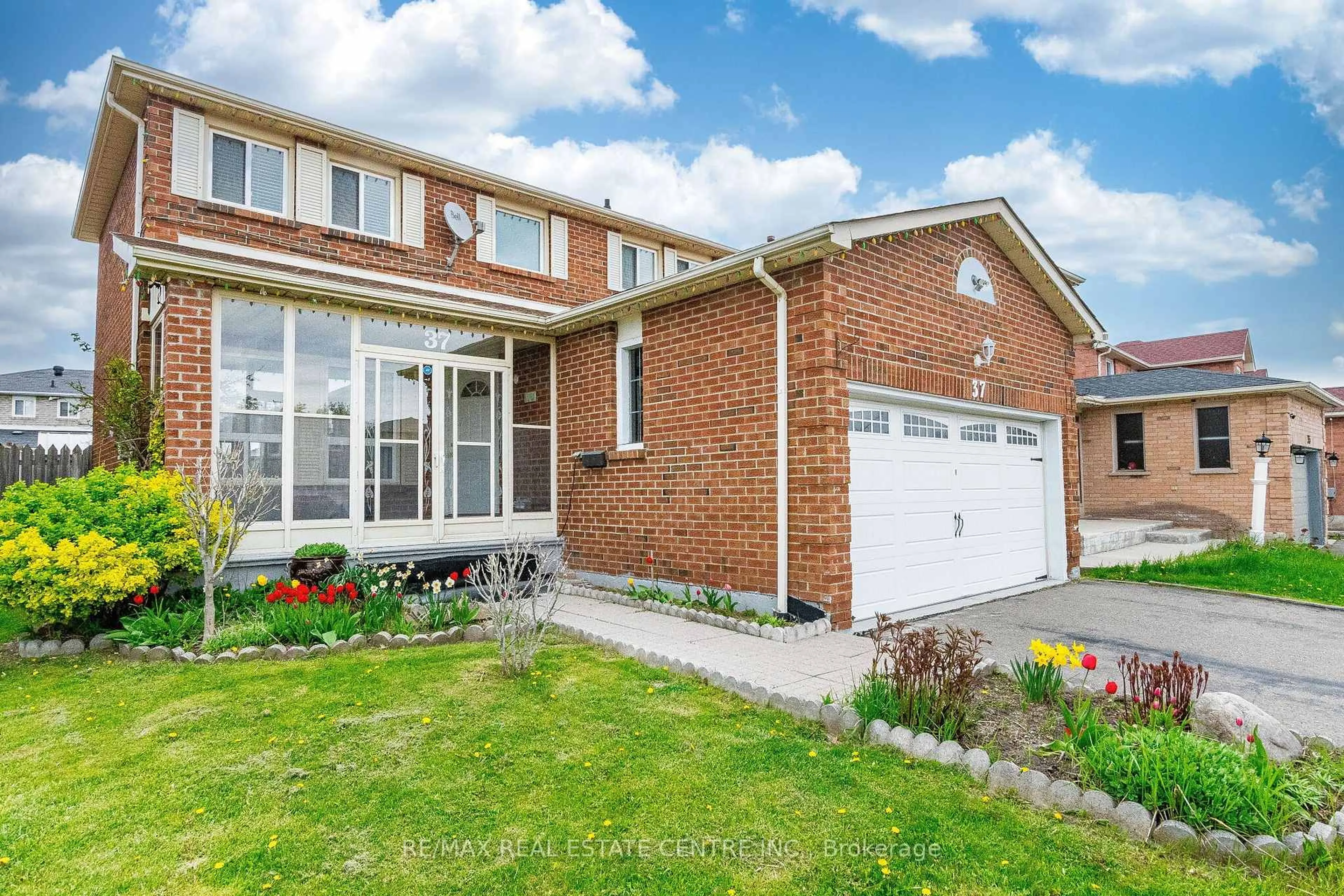 Home with brick exterior material, street for 37 Merganser Cres, Brampton Ontario L6W 4G2