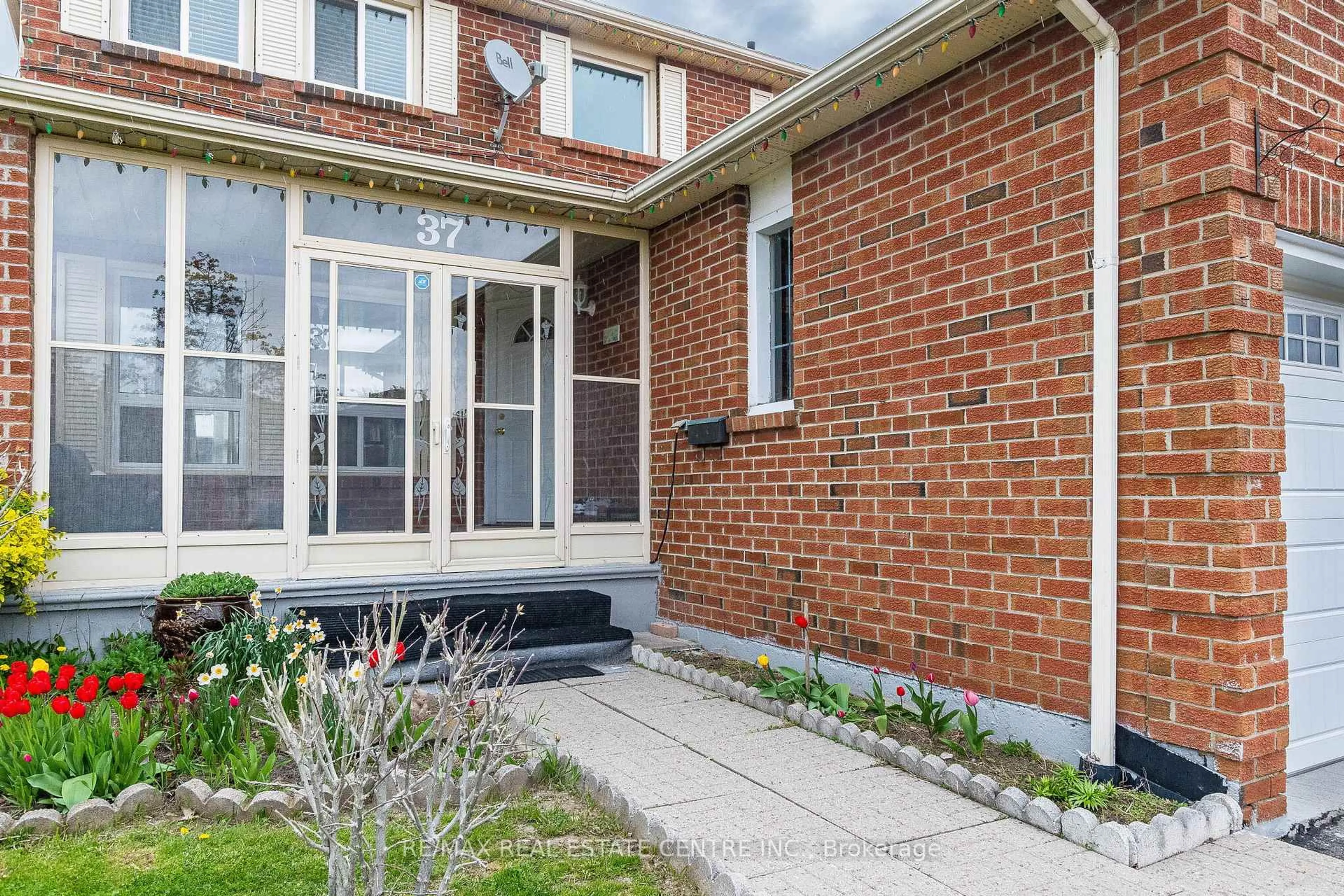 Home with brick exterior material, street for 37 Merganser Cres, Brampton Ontario L6W 4G2