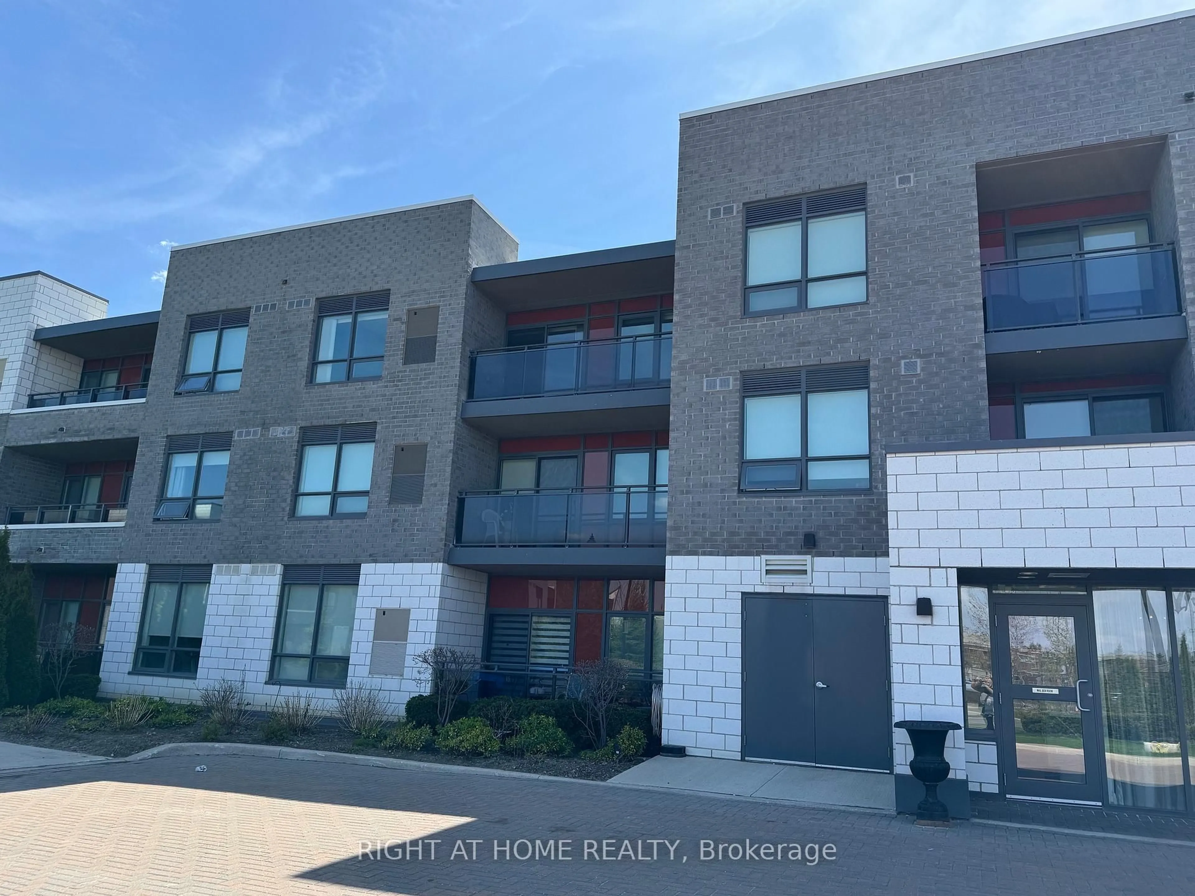 A pic from outside/outdoor area/front of a property/back of a property/a pic from drone, building for 40 Via Rosedale Way #307, Brampton Ontario L6R 4A4