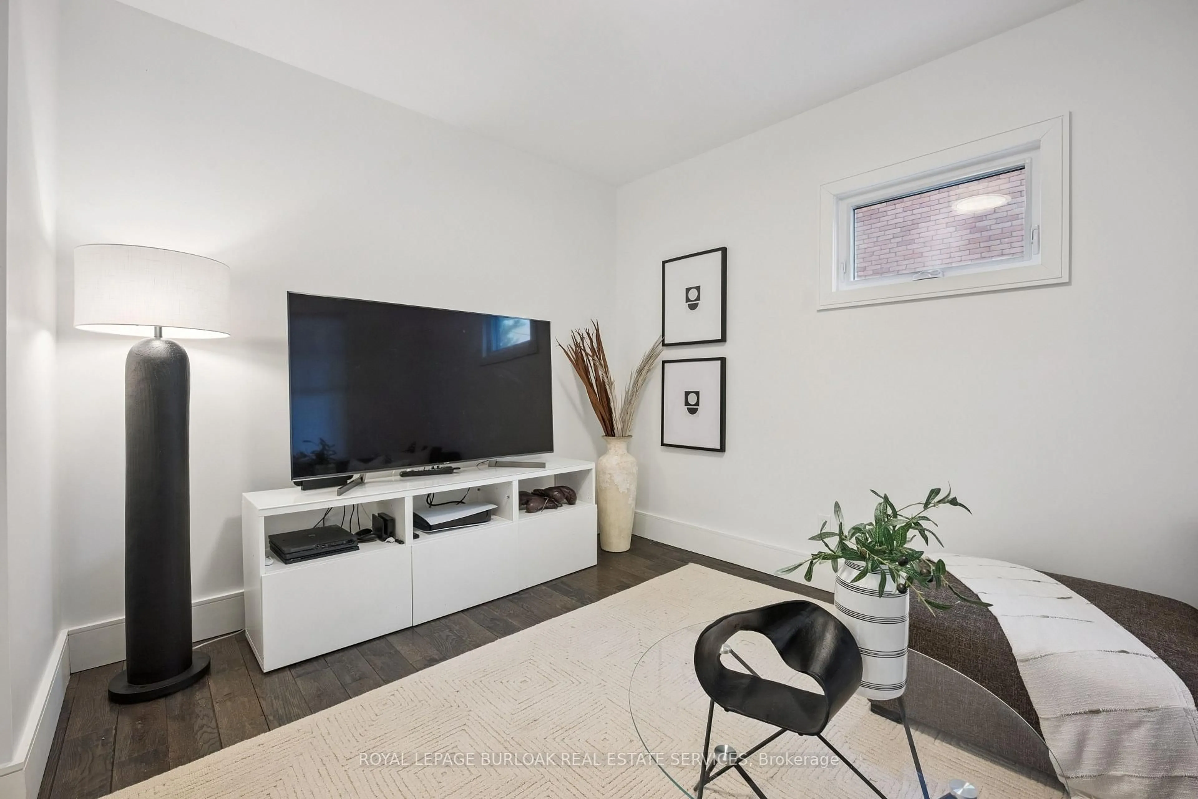 Home theater for 518 Hager Ave, Burlington Ontario L7S 1P3