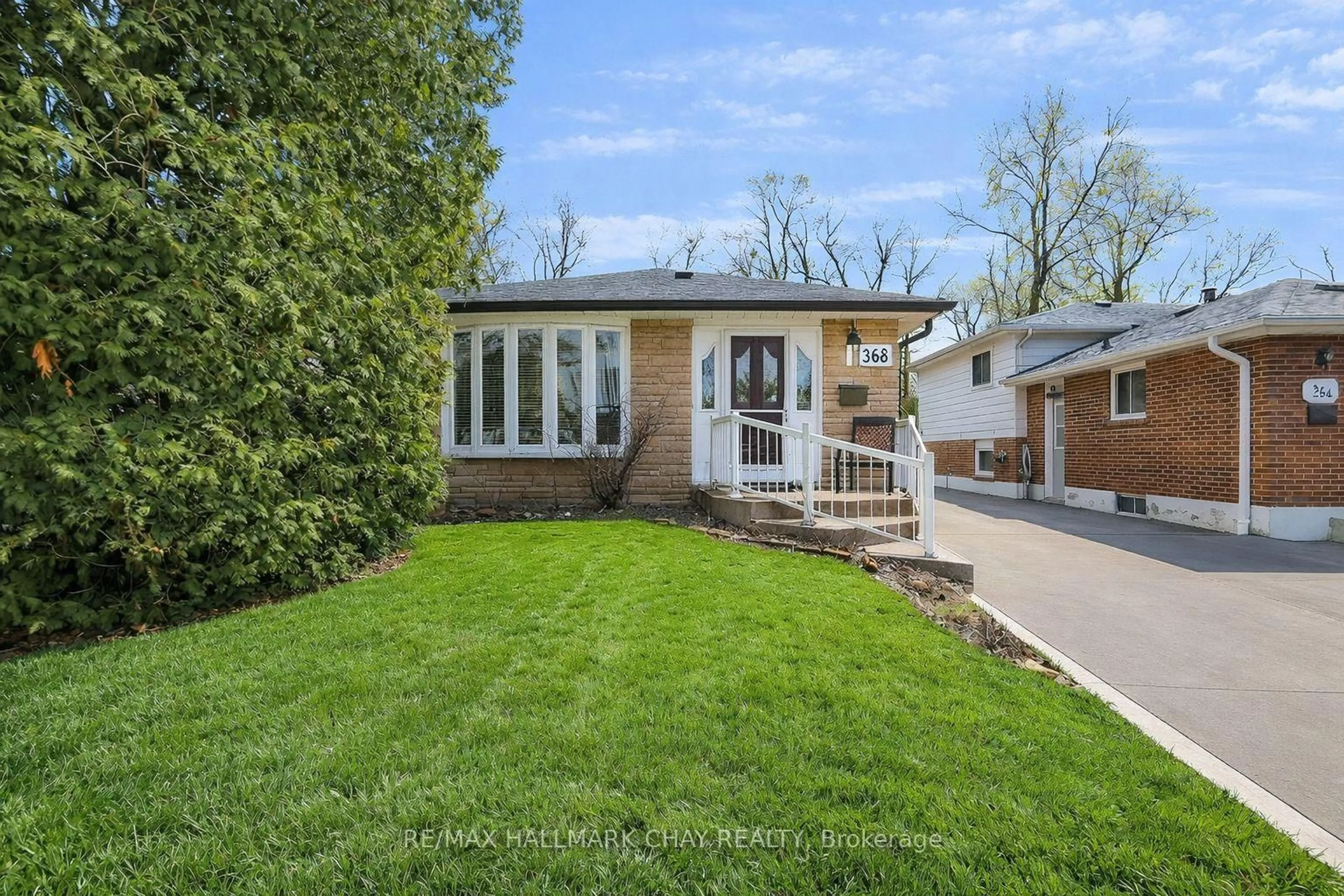 Home with brick exterior material, street for 368 Lara Woods, Mississauga Ontario L5A 3A9