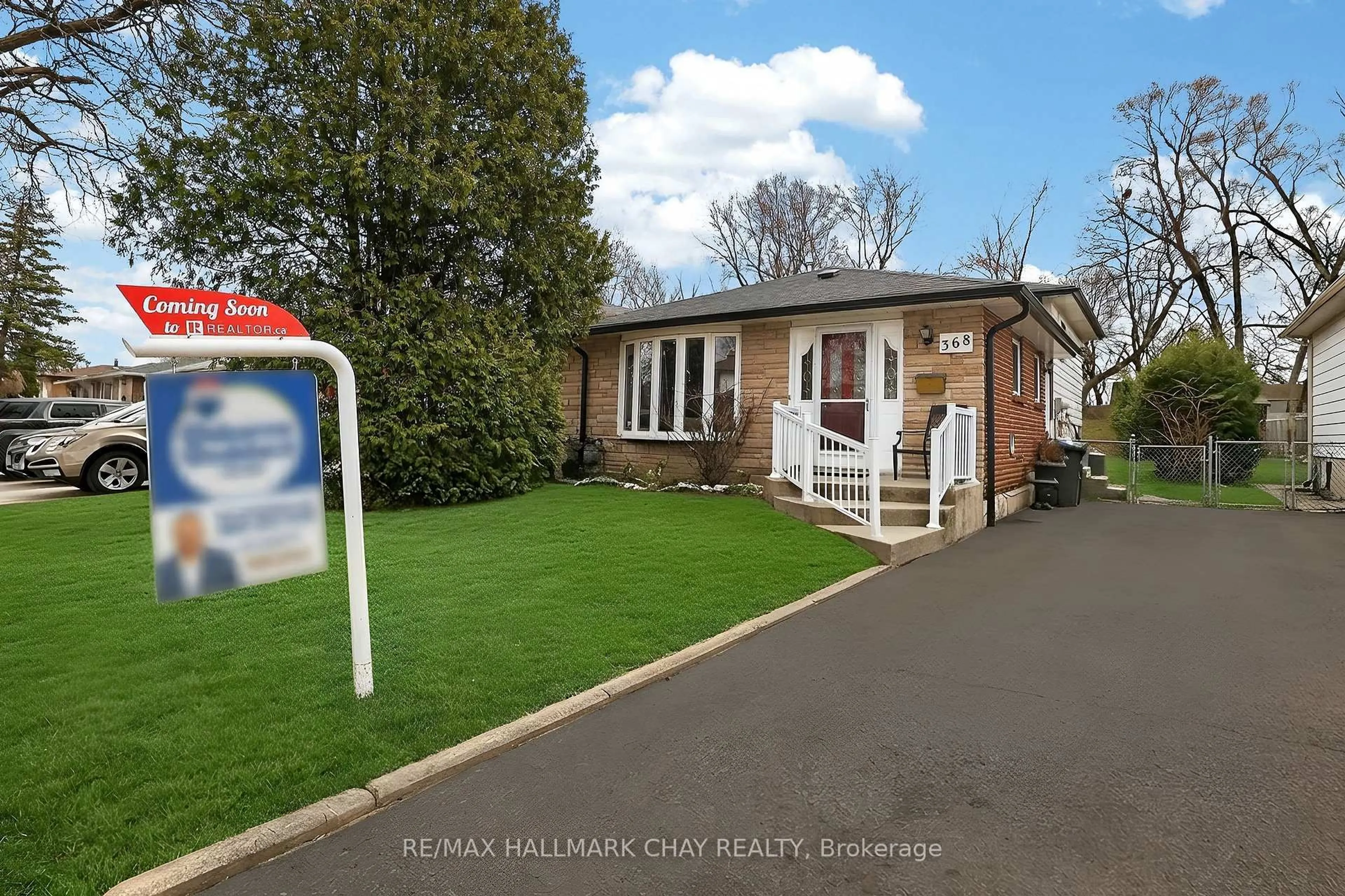 A pic from outside/outdoor area/front of a property/back of a property/a pic from drone, unknown for 368 Lara Woods, Mississauga Ontario L5A 3A9