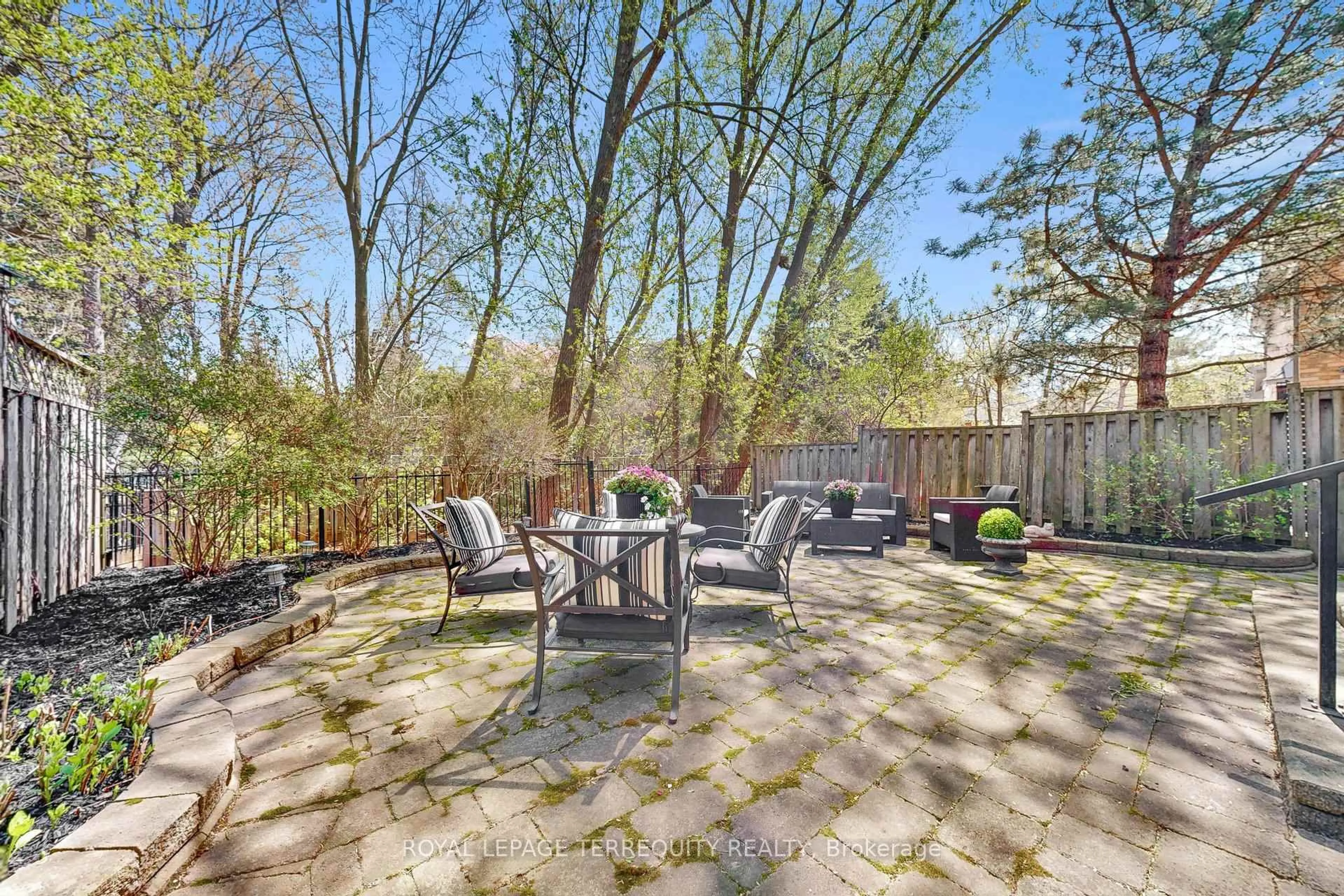 Patio, forest/trees view for 3076 Lakeshore Rd, Oakville Ontario L6L 1J2