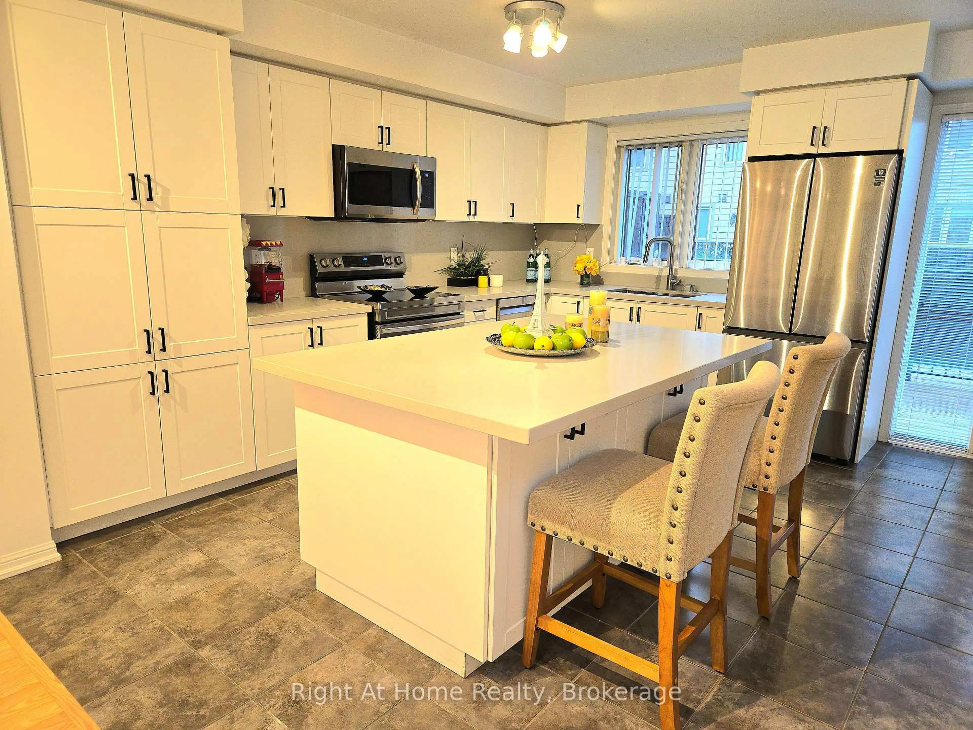 Open concept kitchen, unknown for 3115 Boxford Cres #17, Mississauga Ontario L5M 8N8