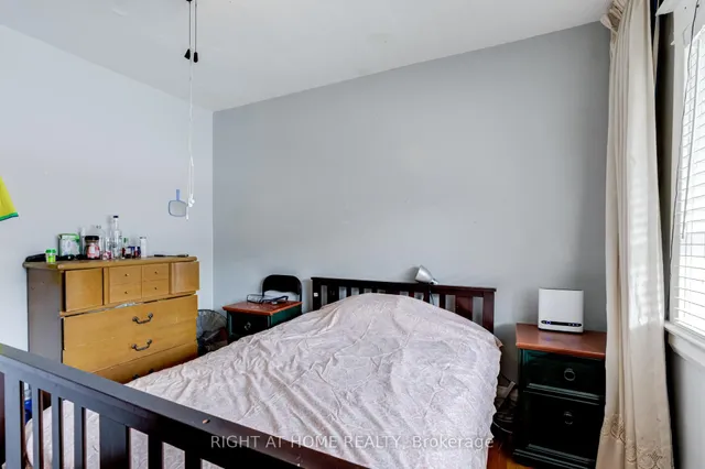 16 Pryor Ave, Toronto 3