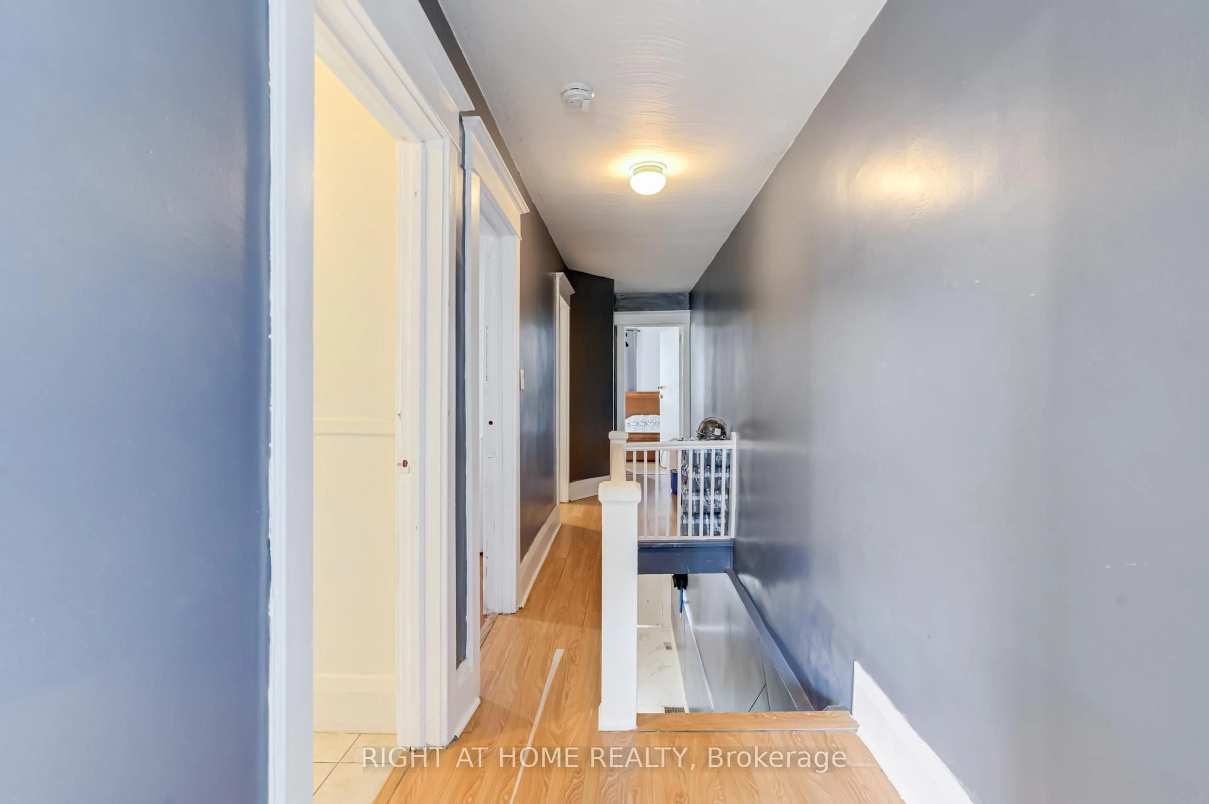 Indoor entryway for 16 Pryor Ave, Toronto Ontario M6N 1M4