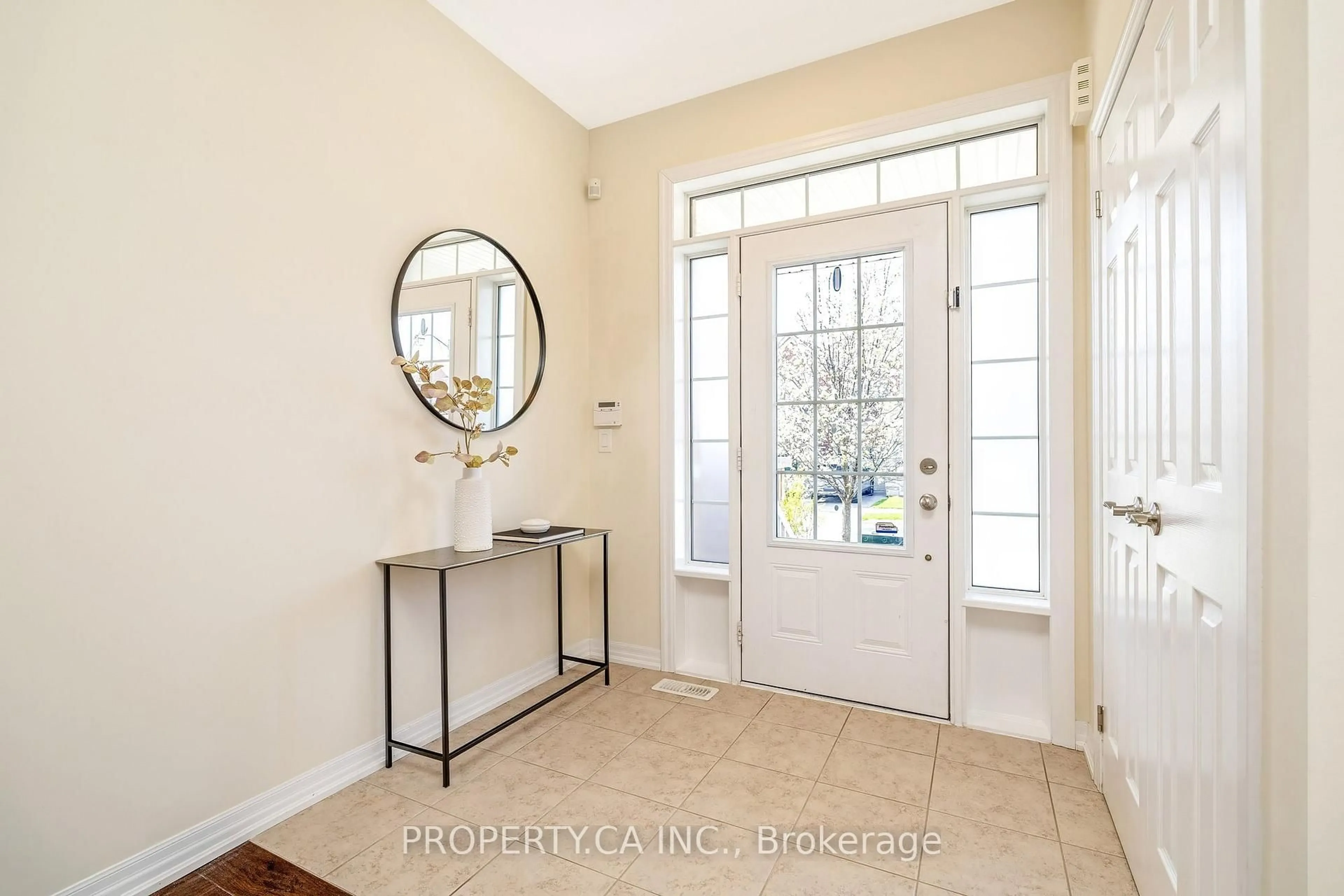 Indoor entryway for 64 Hanson Cres, Milton Ontario L9T 8L4