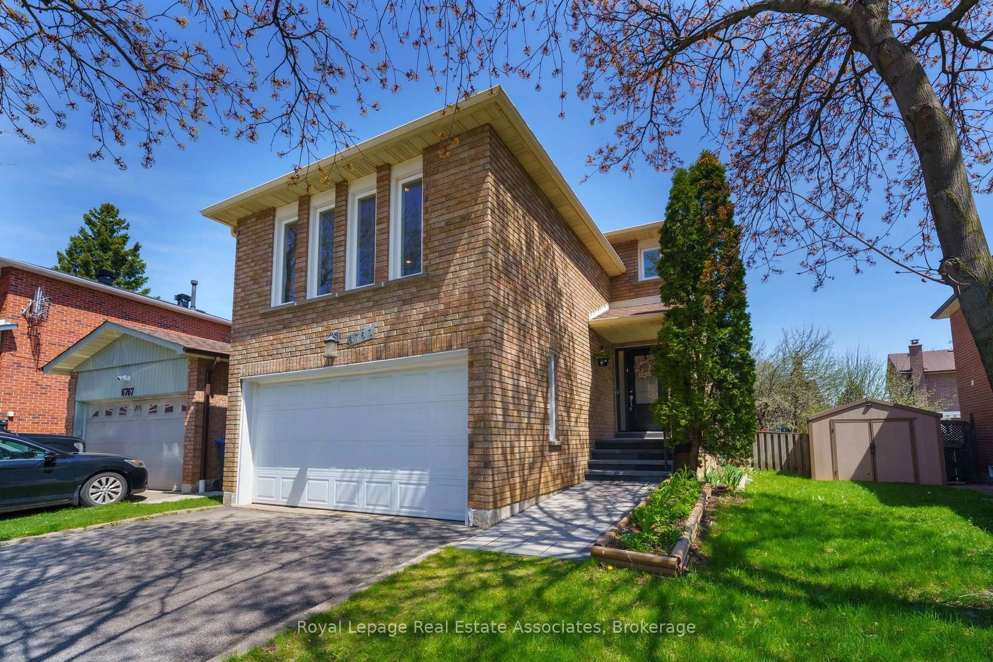Home with brick exterior material, street for 6763 Dolmage Crt, Mississauga Ontario L5N 4V9