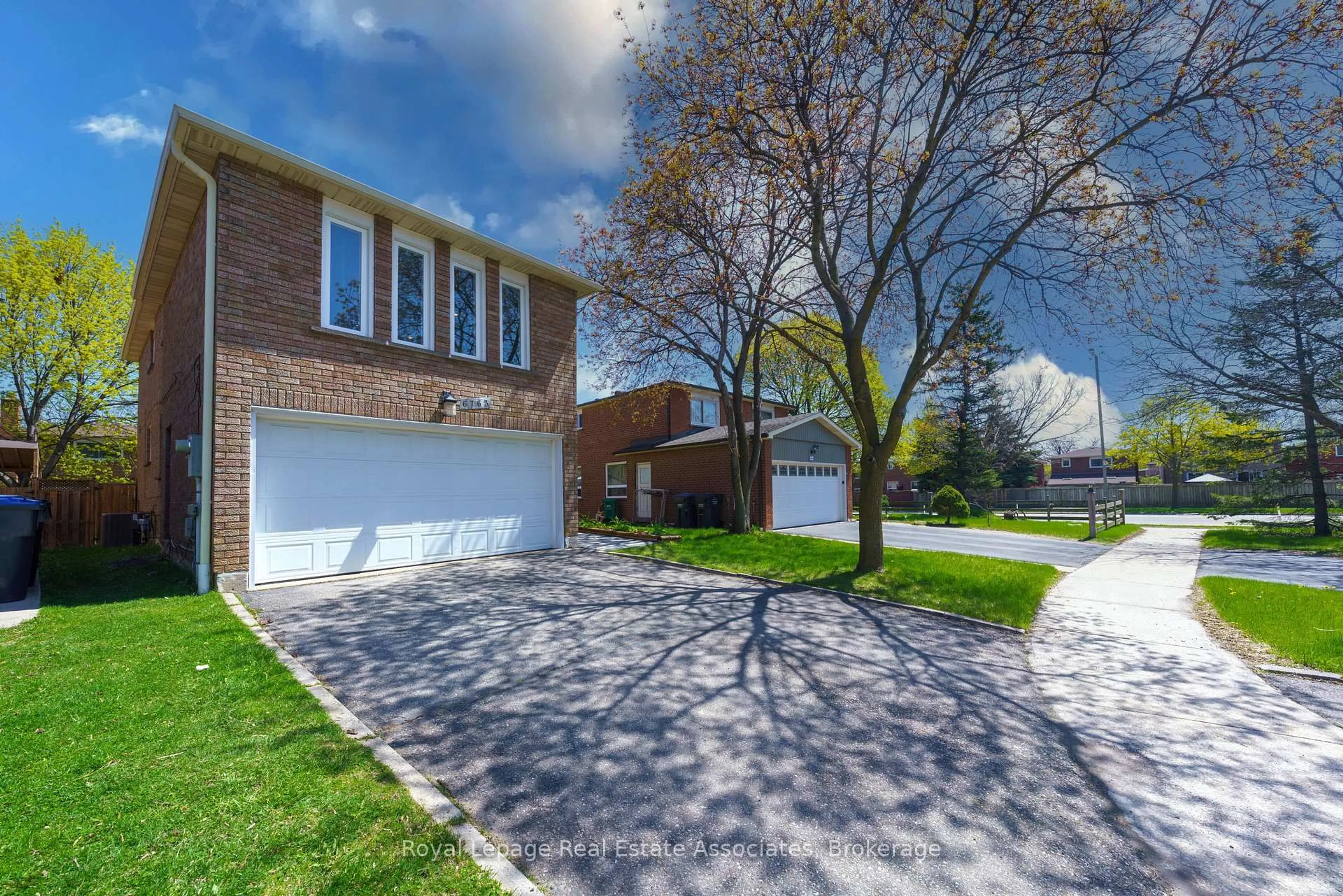 Home with brick exterior material, street for 6763 Dolmage Crt, Mississauga Ontario L5N 4V9