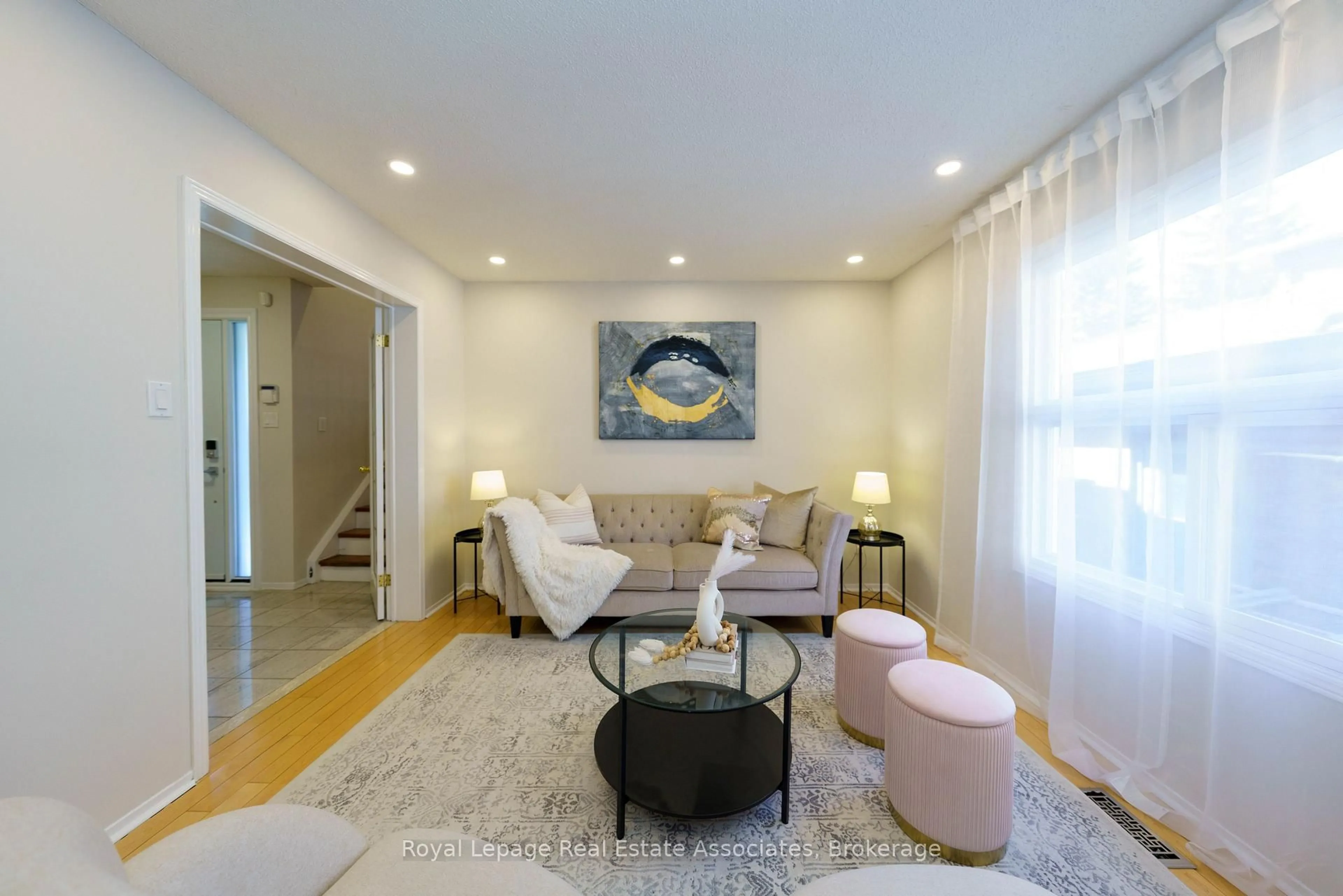 Living room with furniture, unknown for 6763 Dolmage Crt, Mississauga Ontario L5N 4V9