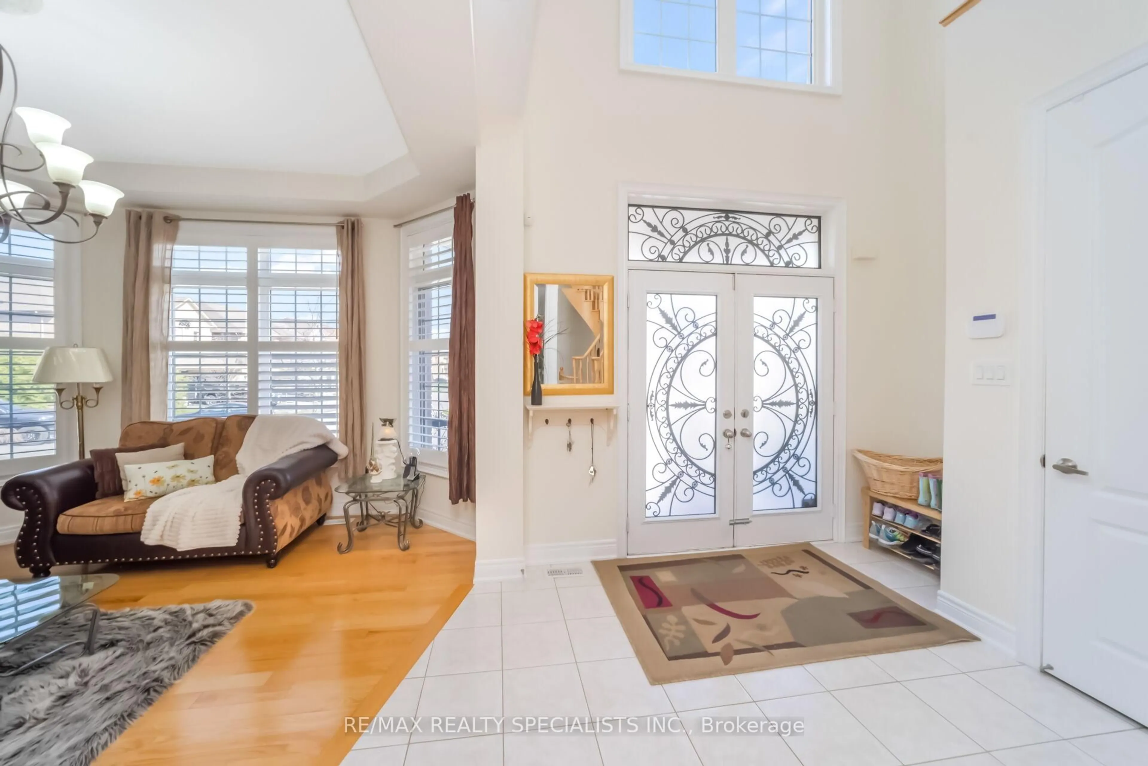 Indoor entryway for 30 Portside Cres, Brampton Ontario L6R 3P3