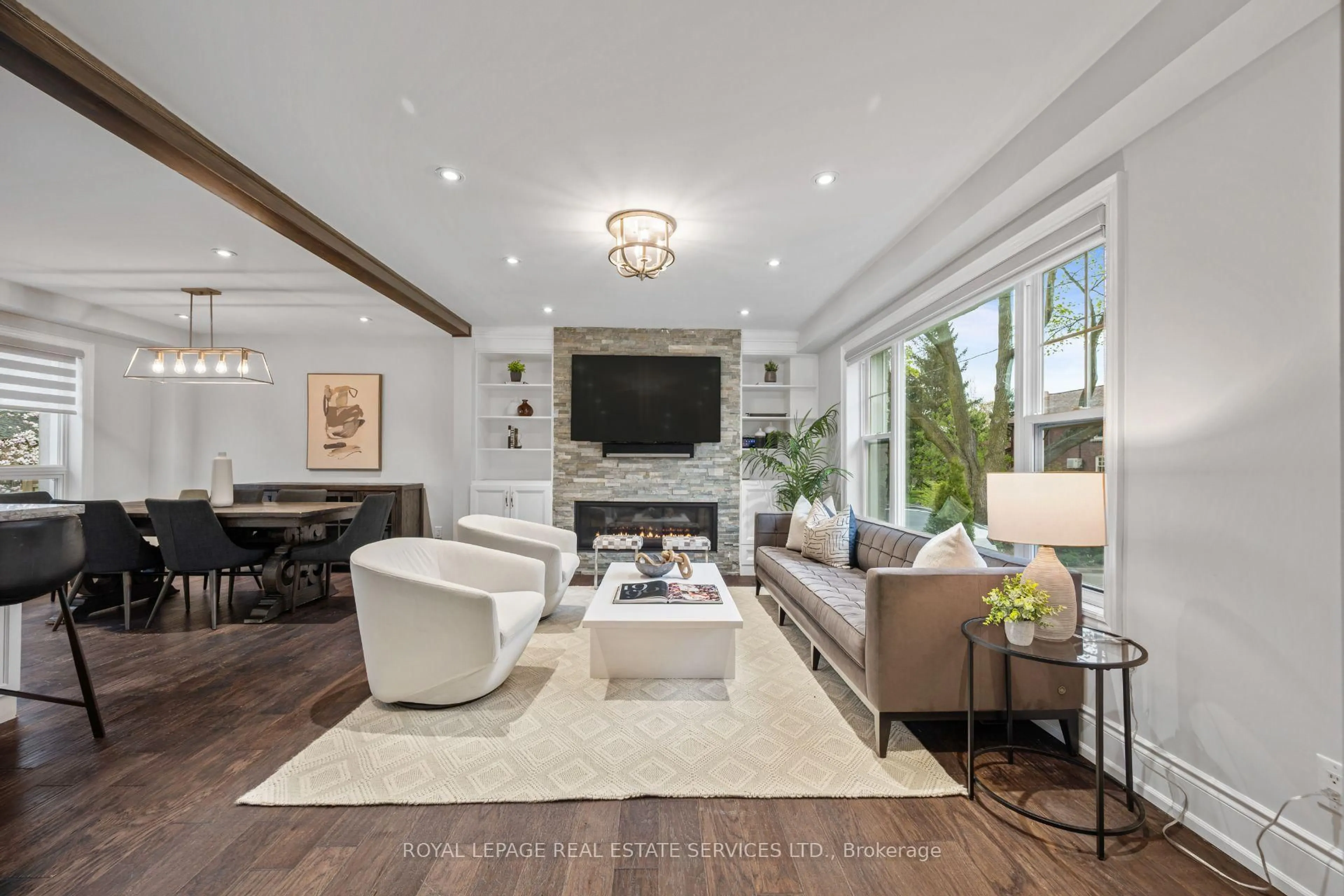 Living room with furniture, unknown for 10 Glenellen Dr, Toronto Ontario M8Y 2H3