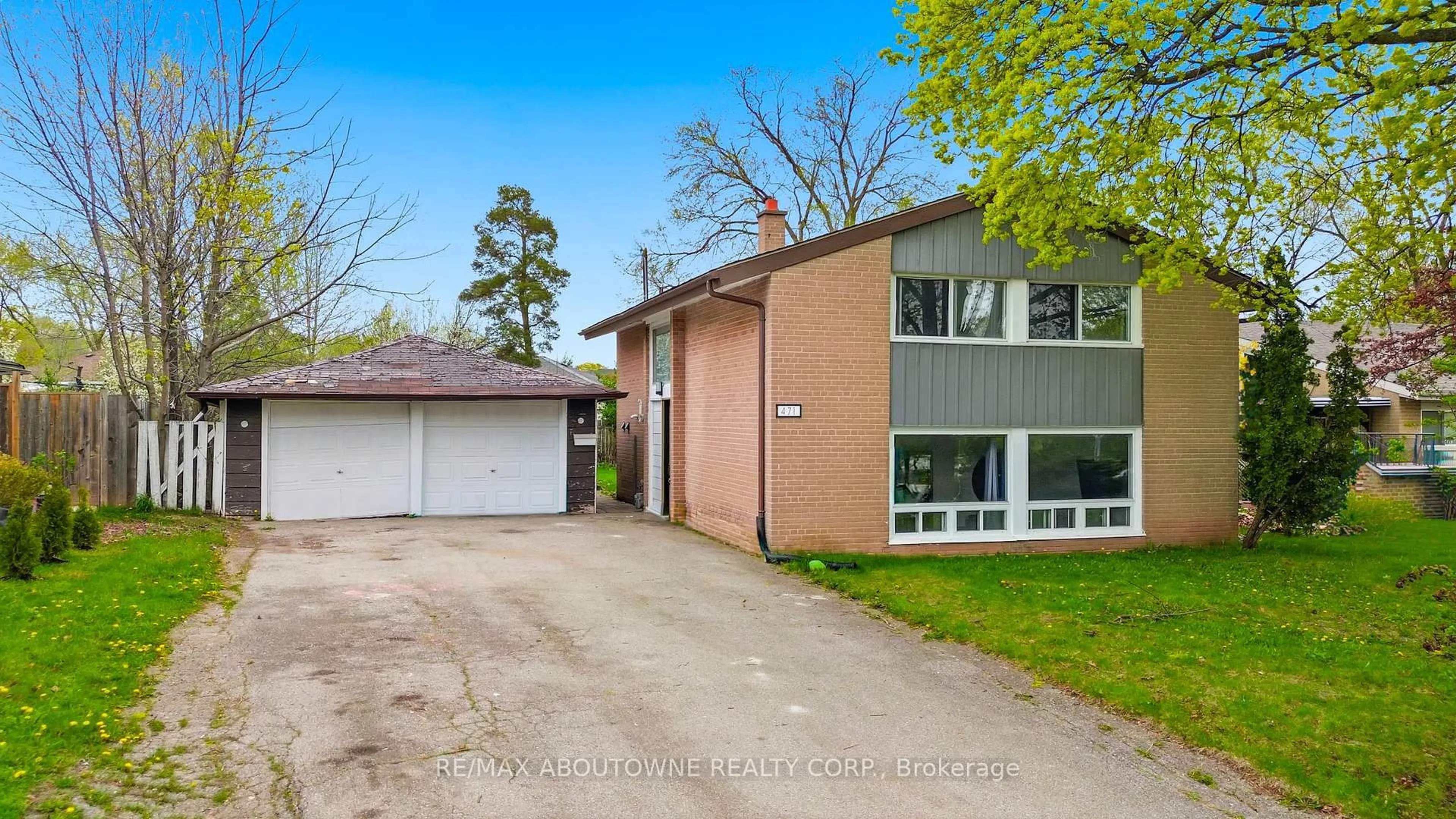 Home with brick exterior material, street for 471 Seabourne Dr, Oakville Ontario L6L 4E9