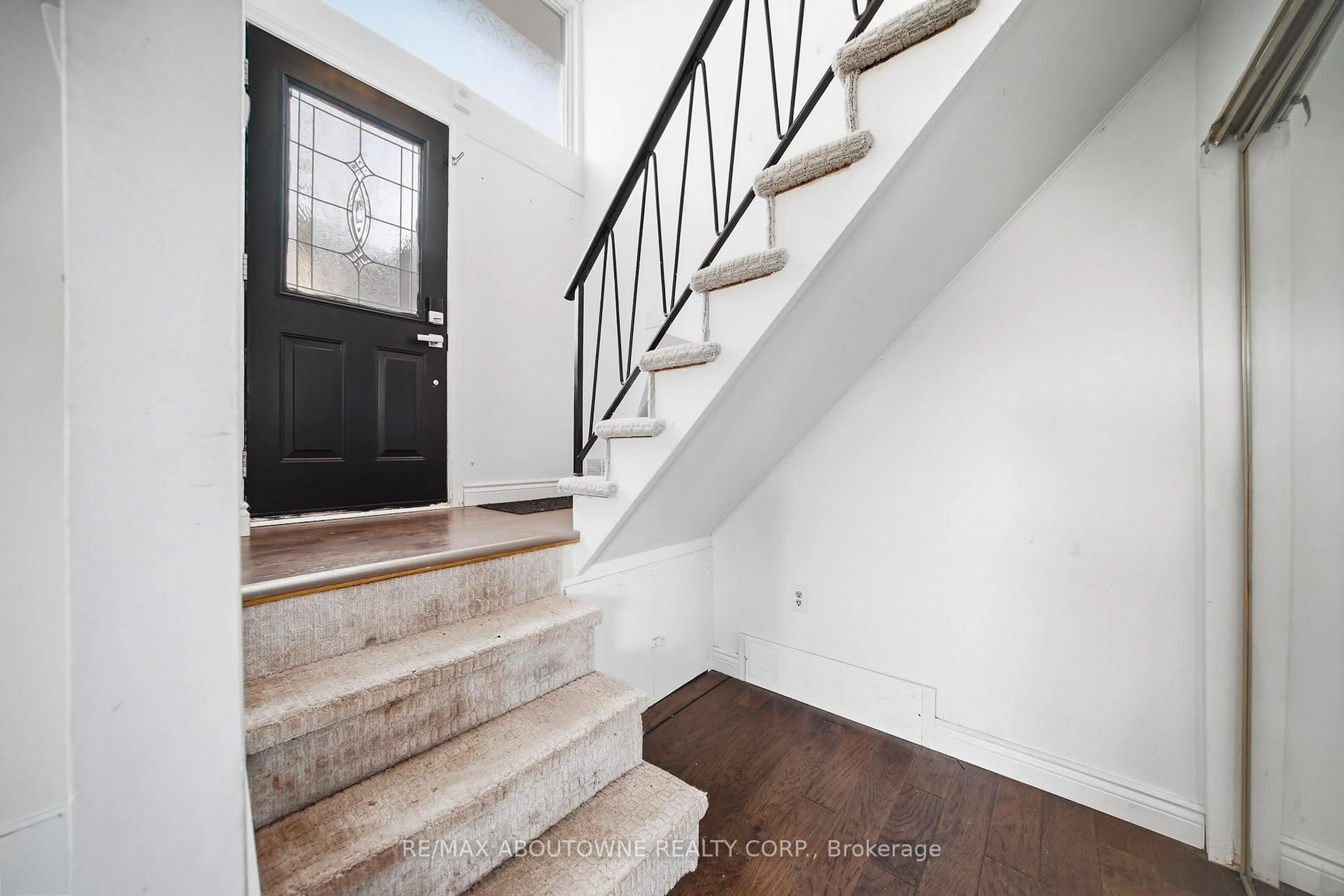 Unknown for 471 Seabourne Dr, Oakville Ontario L6L 4E9