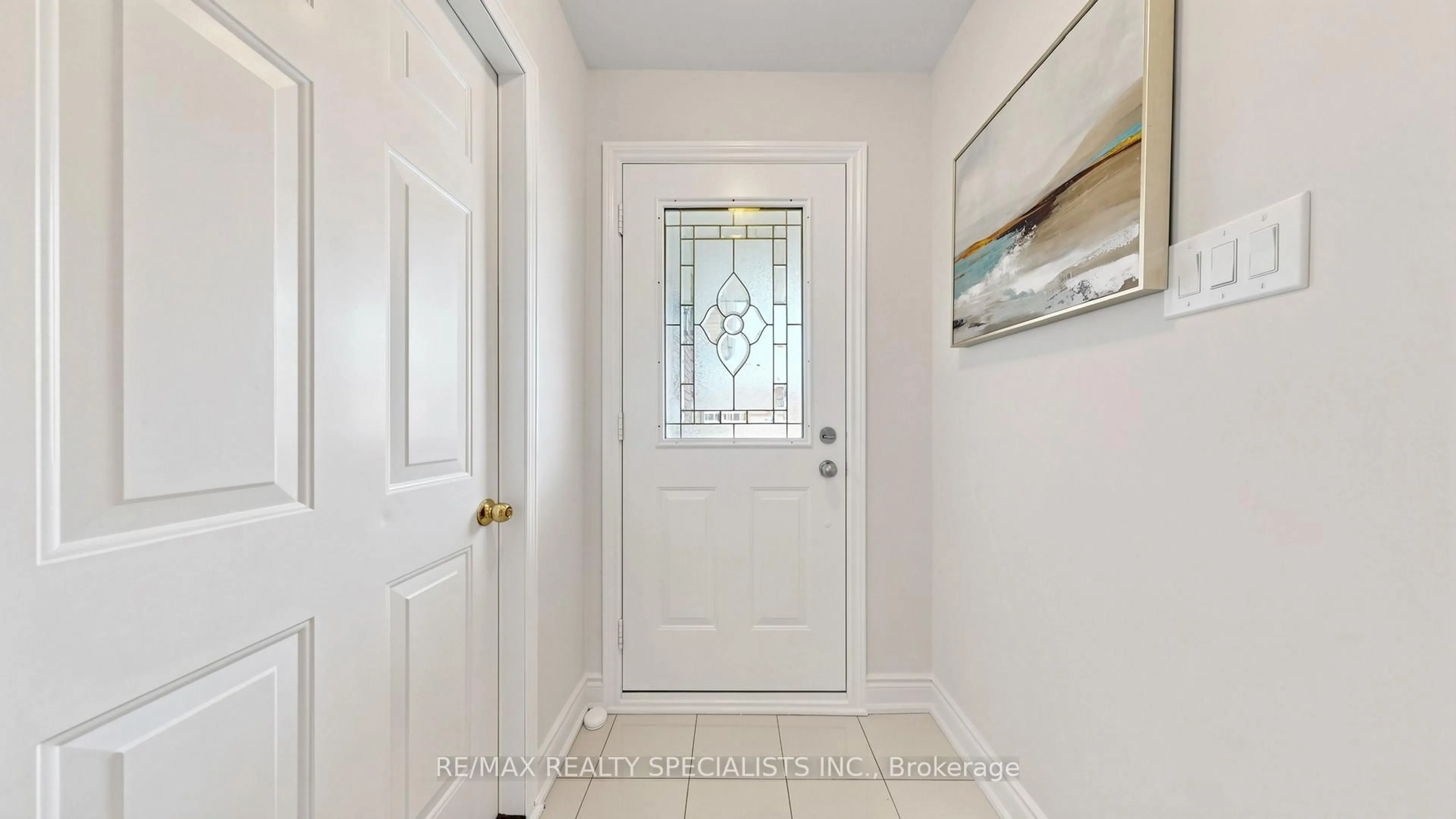 Indoor entryway for 59 Sunforest Dr, Brampton Ontario L6Z 2W7