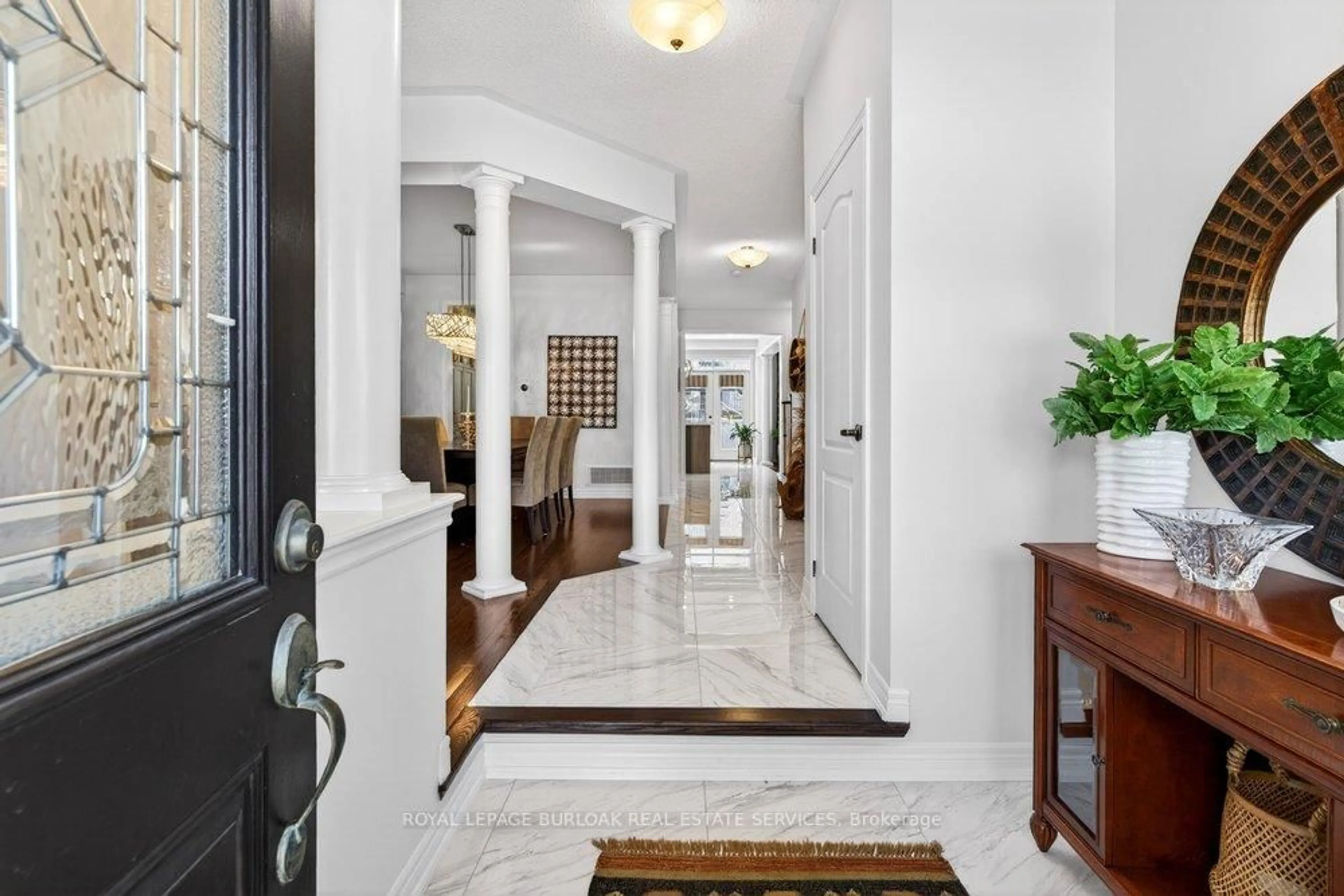 Indoor entryway for 4639 Simmons Rd, Burlington Ontario L7M 0J3