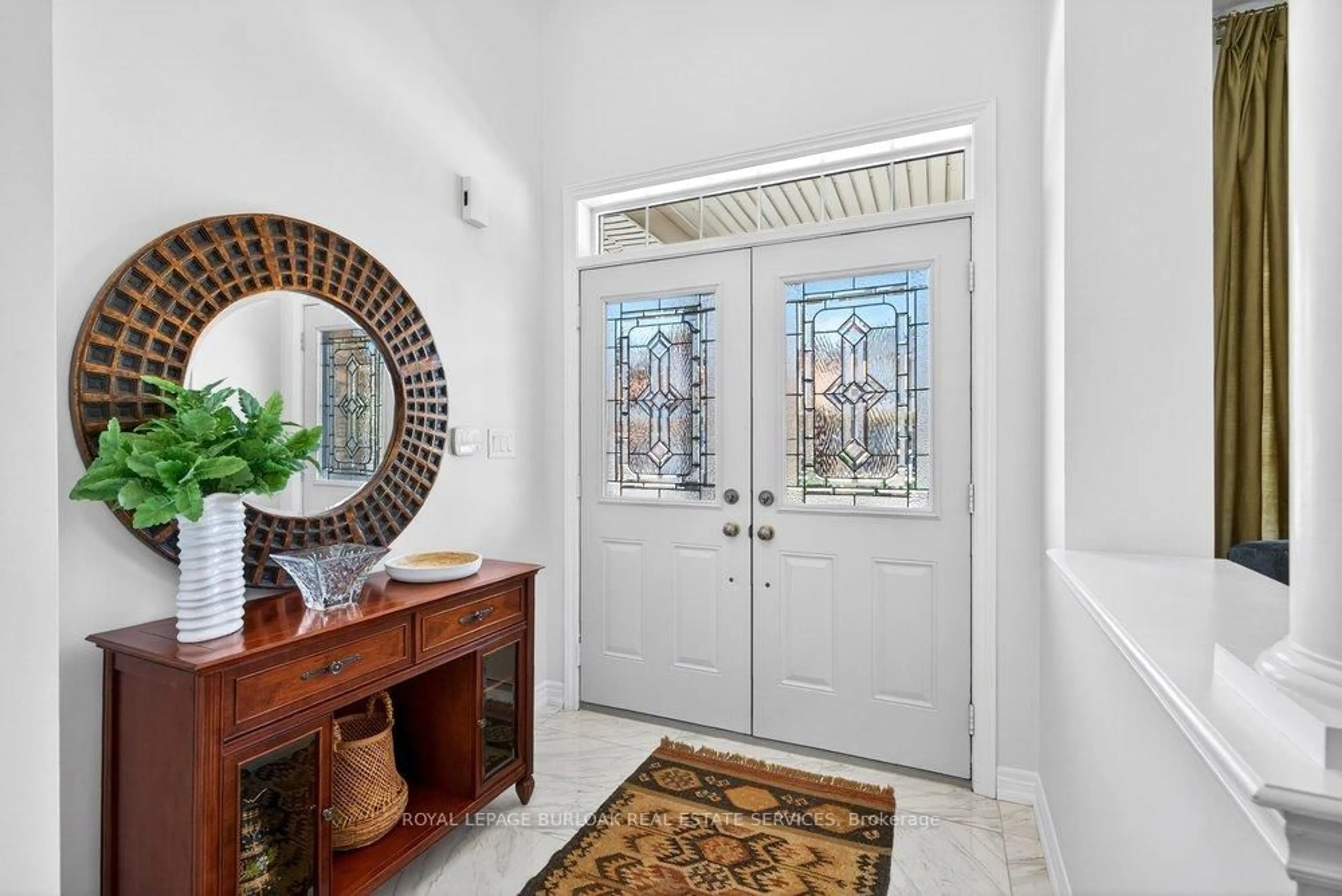 Indoor entryway for 4639 Simmons Rd, Burlington Ontario L7M 0J3