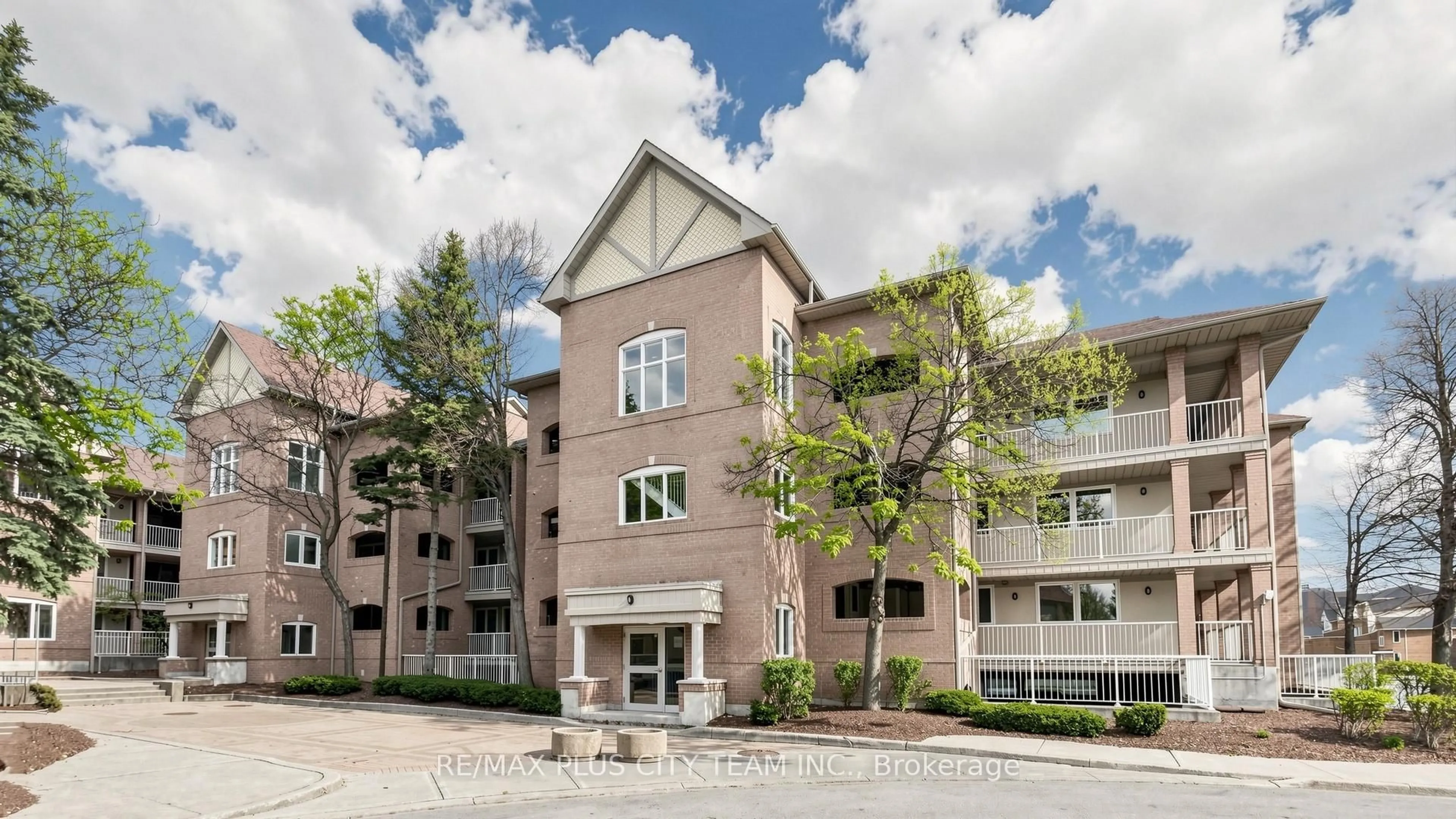 Patio, unknown for 55 Bristol Rd #111, Mississauga Ontario L4Z 3N9