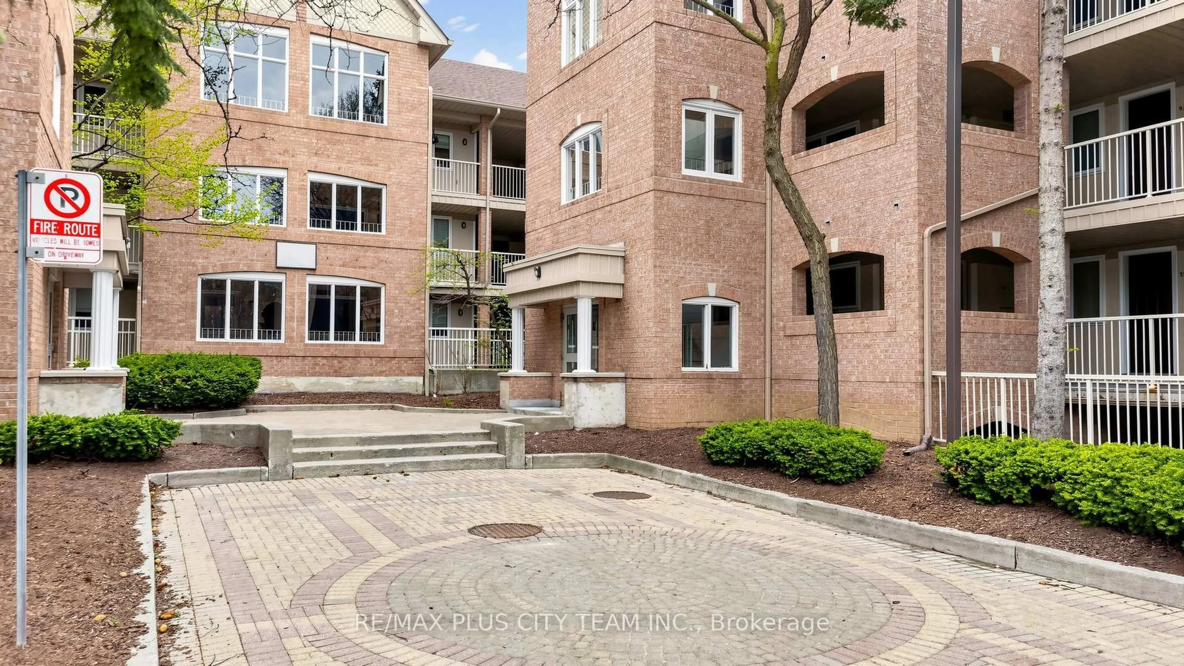 Patio, street for 55 Bristol Rd #111, Mississauga Ontario L4Z 3N9