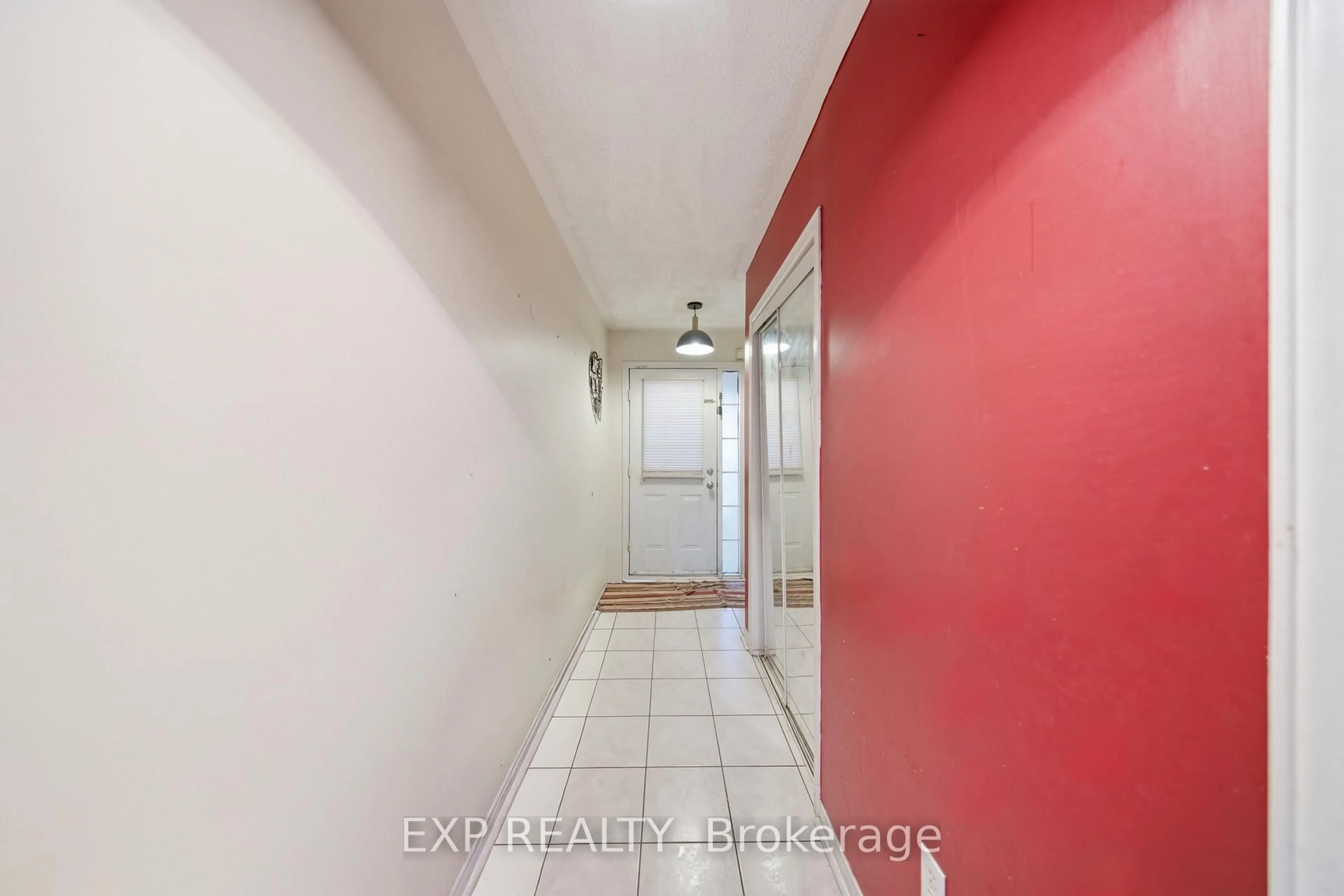 Indoor entryway for 7115 Rexwood Rd #65, Mississauga Ontario L4T 4L4