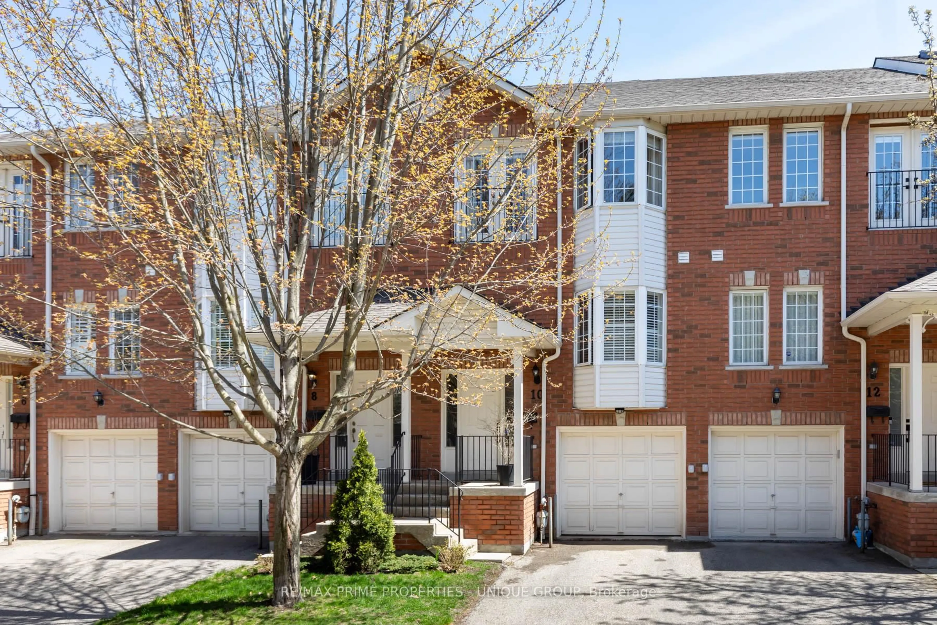 Home with brick exterior material, street for 1130 Cawthra Rd #10, Mississauga Ontario L5G 4V7