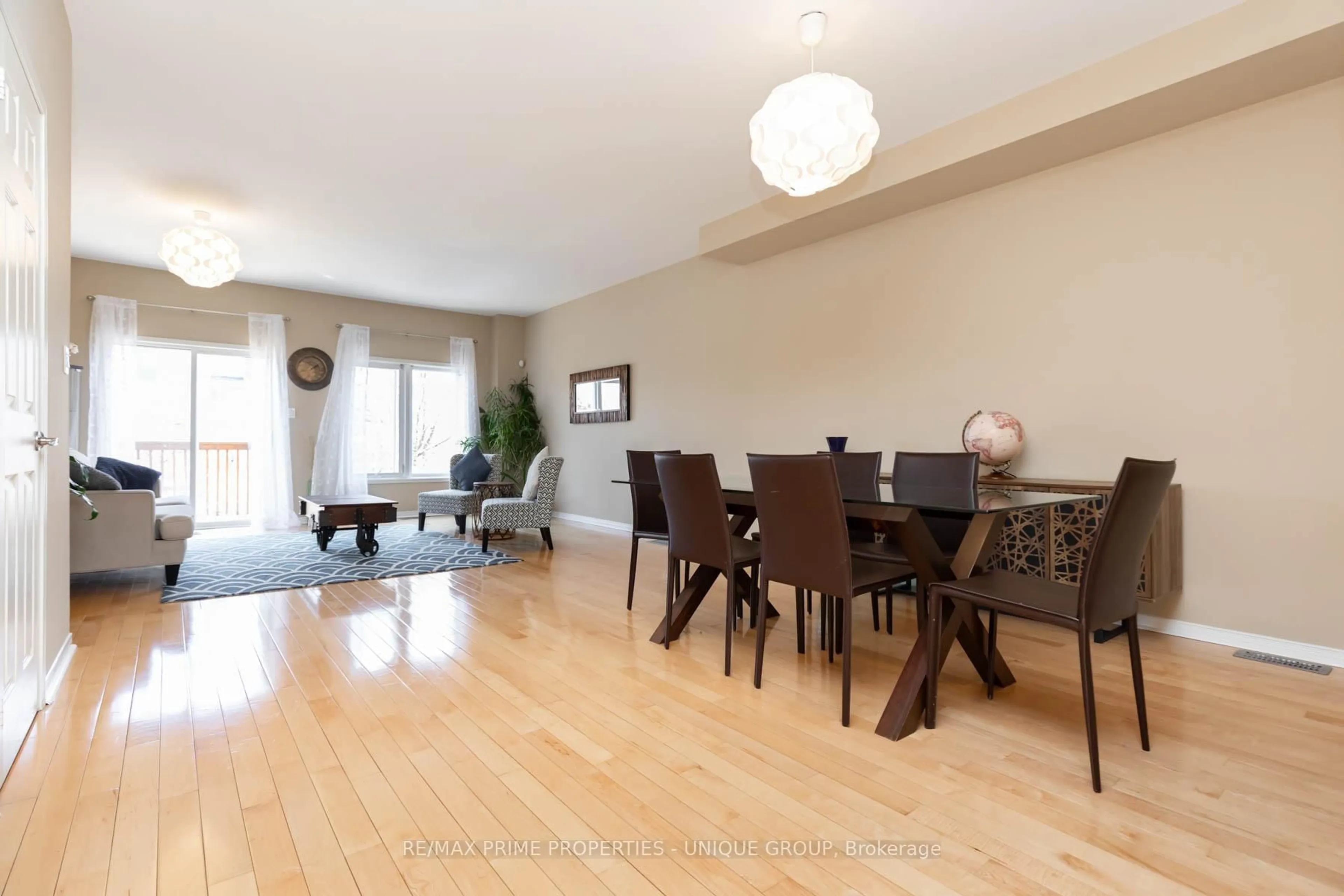 Dining room, wood/laminate floor for 1130 Cawthra Rd #10, Mississauga Ontario L5G 4V7