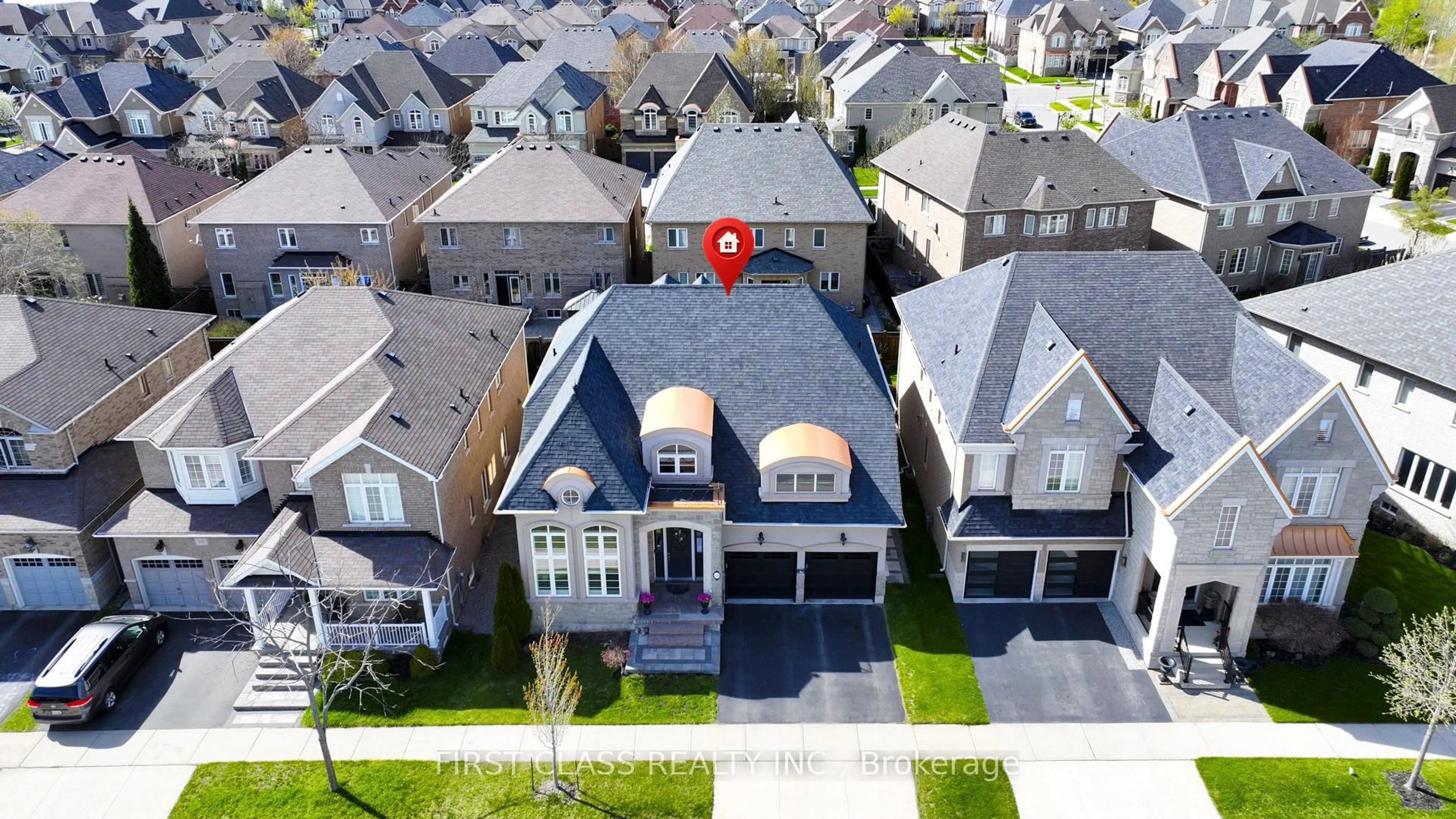 A pic from outside/outdoor area/front of a property/back of a property/a pic from drone, street for 549 Daniel Clarke Way, Oakville Ontario L6M 0N9