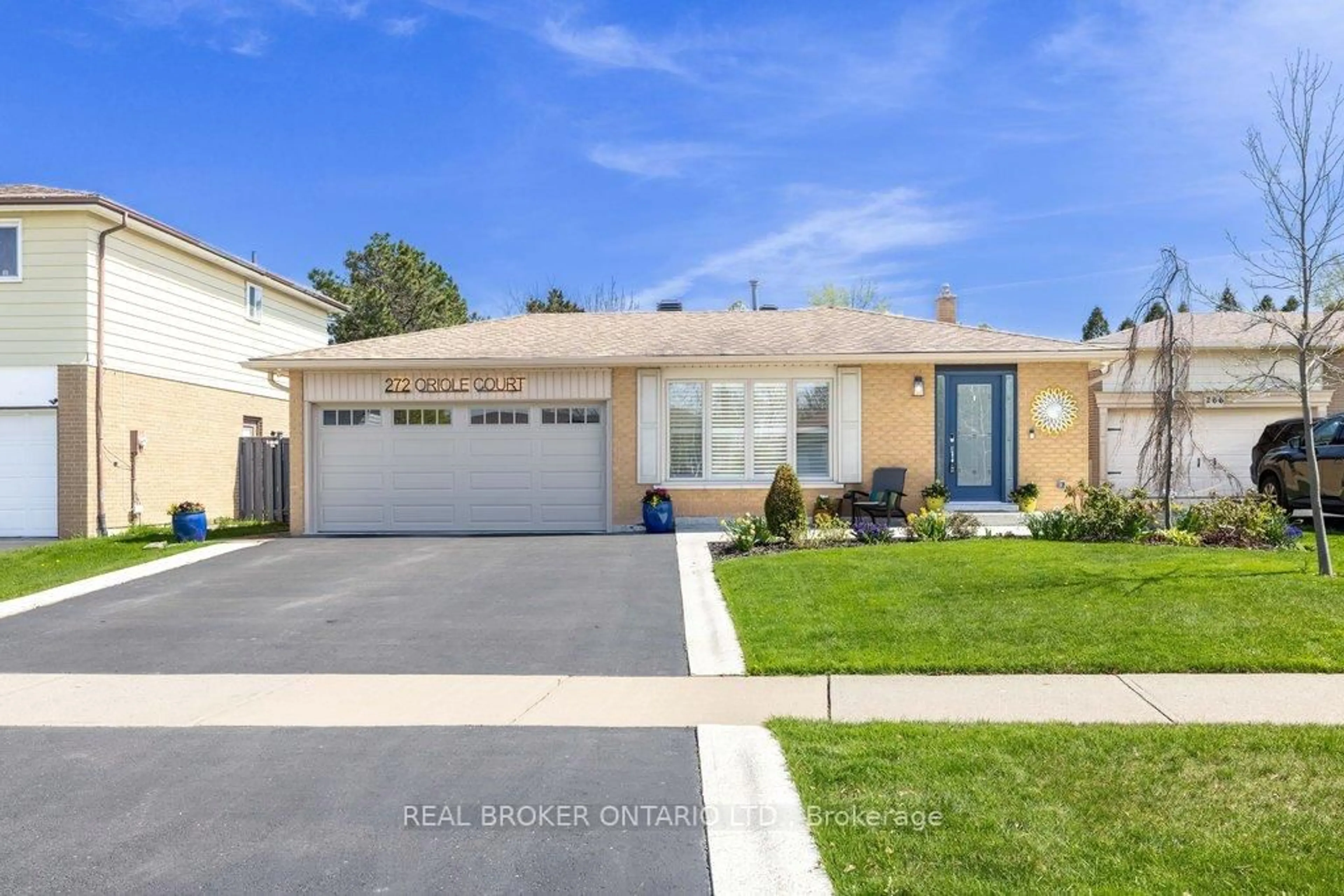 Home with vinyl exterior material, street for 272 Oriole Crt, Milton Ontario L9T 3R4