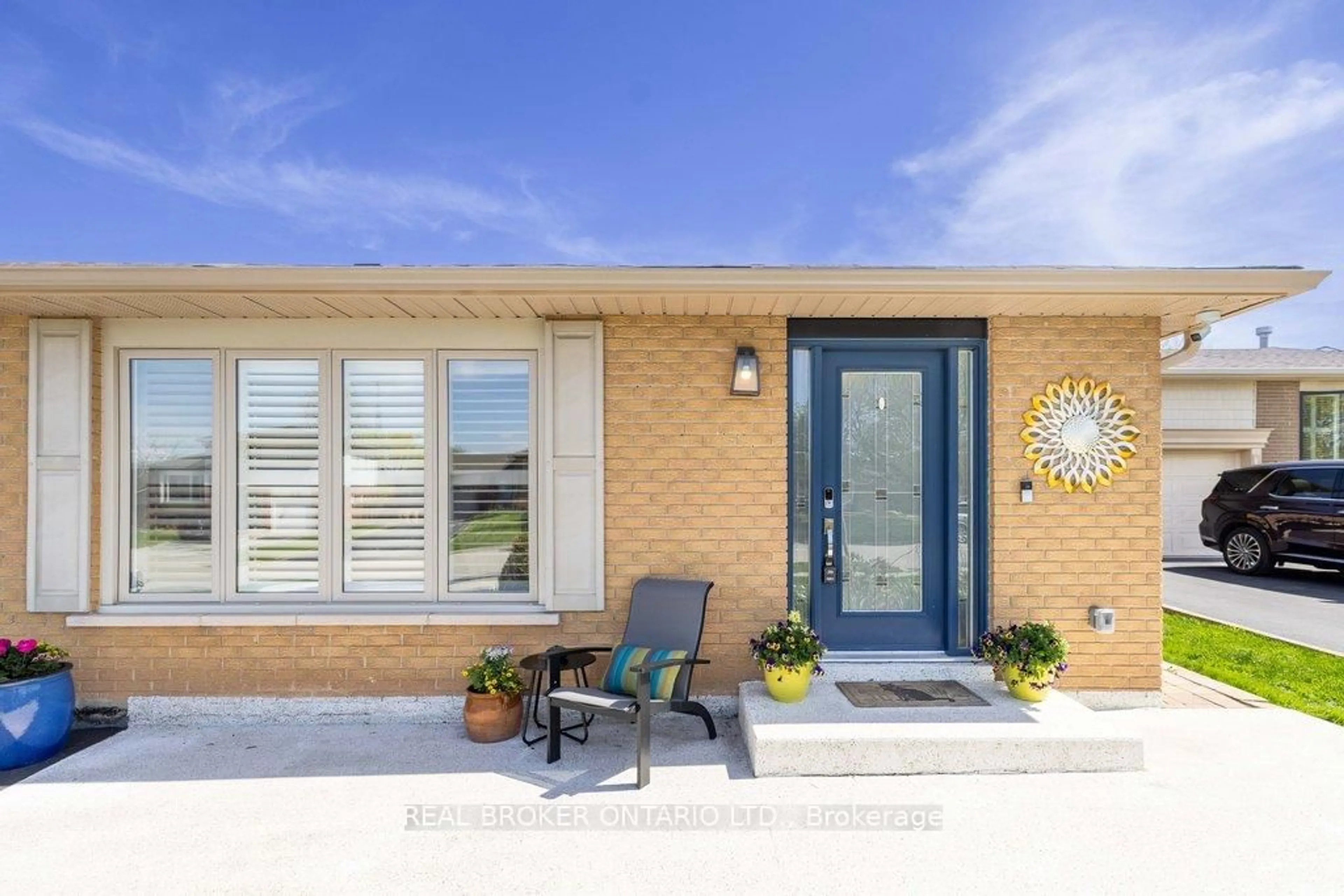 Home with brick exterior material, street for 272 Oriole Crt, Milton Ontario L9T 3R4