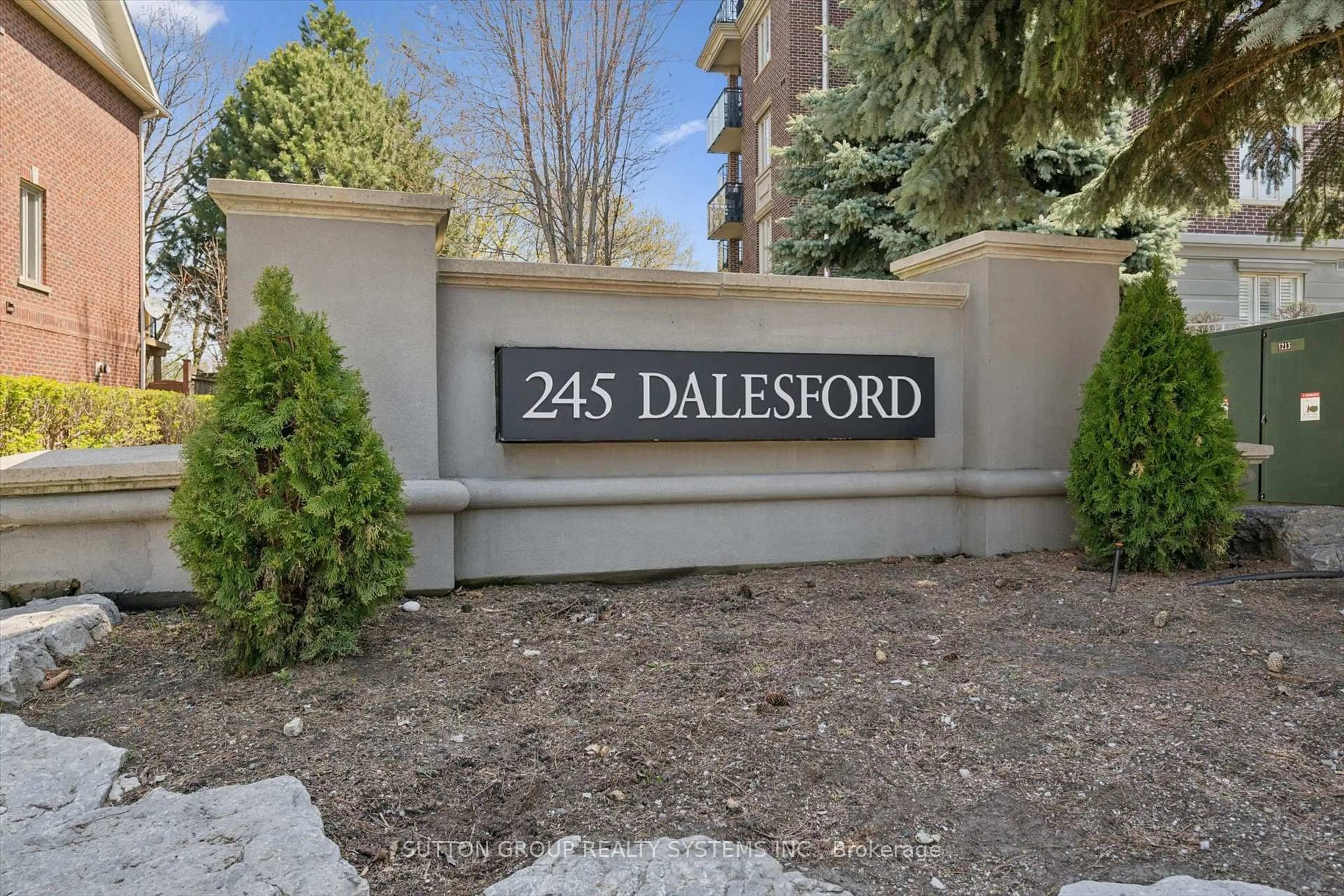 Indoor foyer for 245 Dalesford Rd #505, Toronto Ontario M8Y 4H7