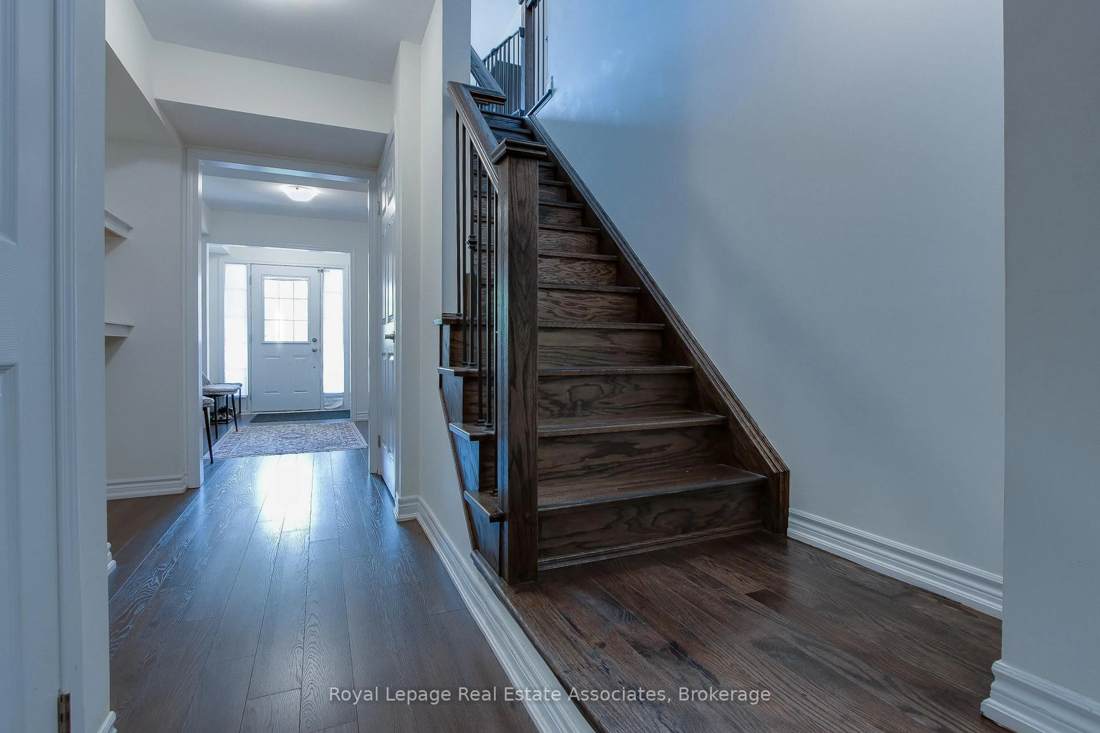 Indoor entryway for 70 Locker Pl, Milton Ontario L9E 1E8