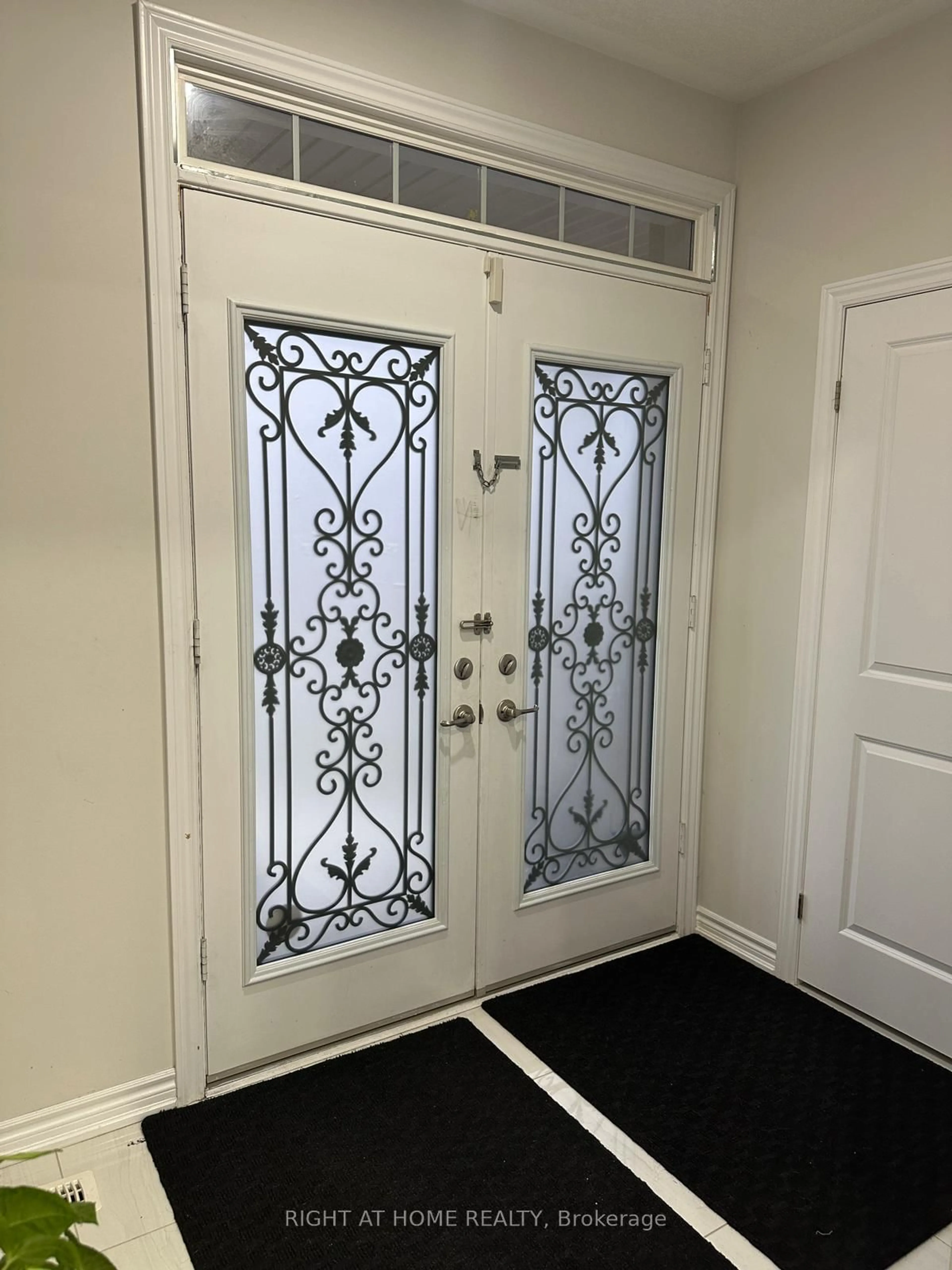 Indoor entryway for 16 Action Dr, Brampton Ontario L7A 4X8