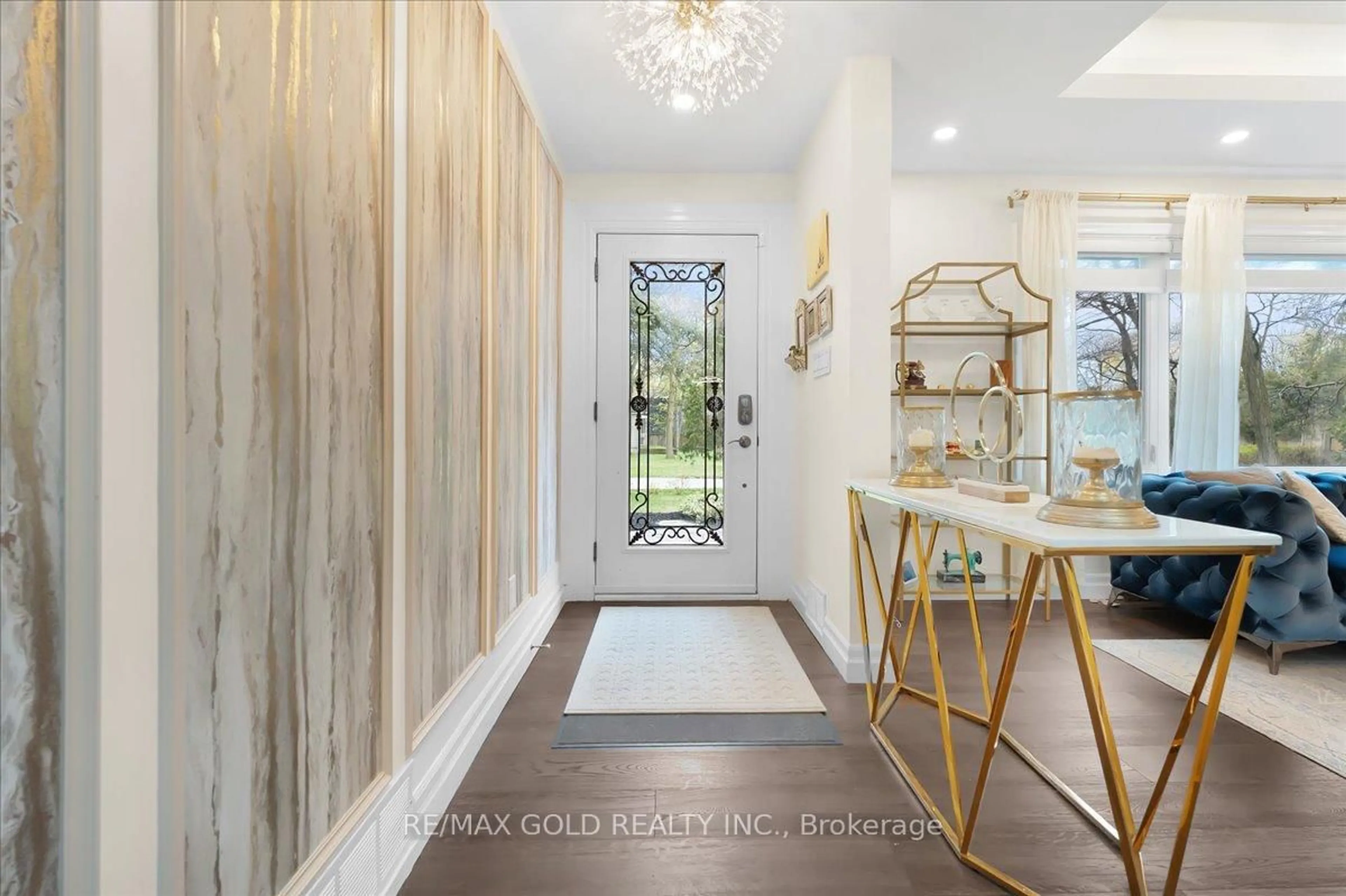 Indoor entryway for 993 Porcupine Ave, Mississauga Ontario L5H 3K6