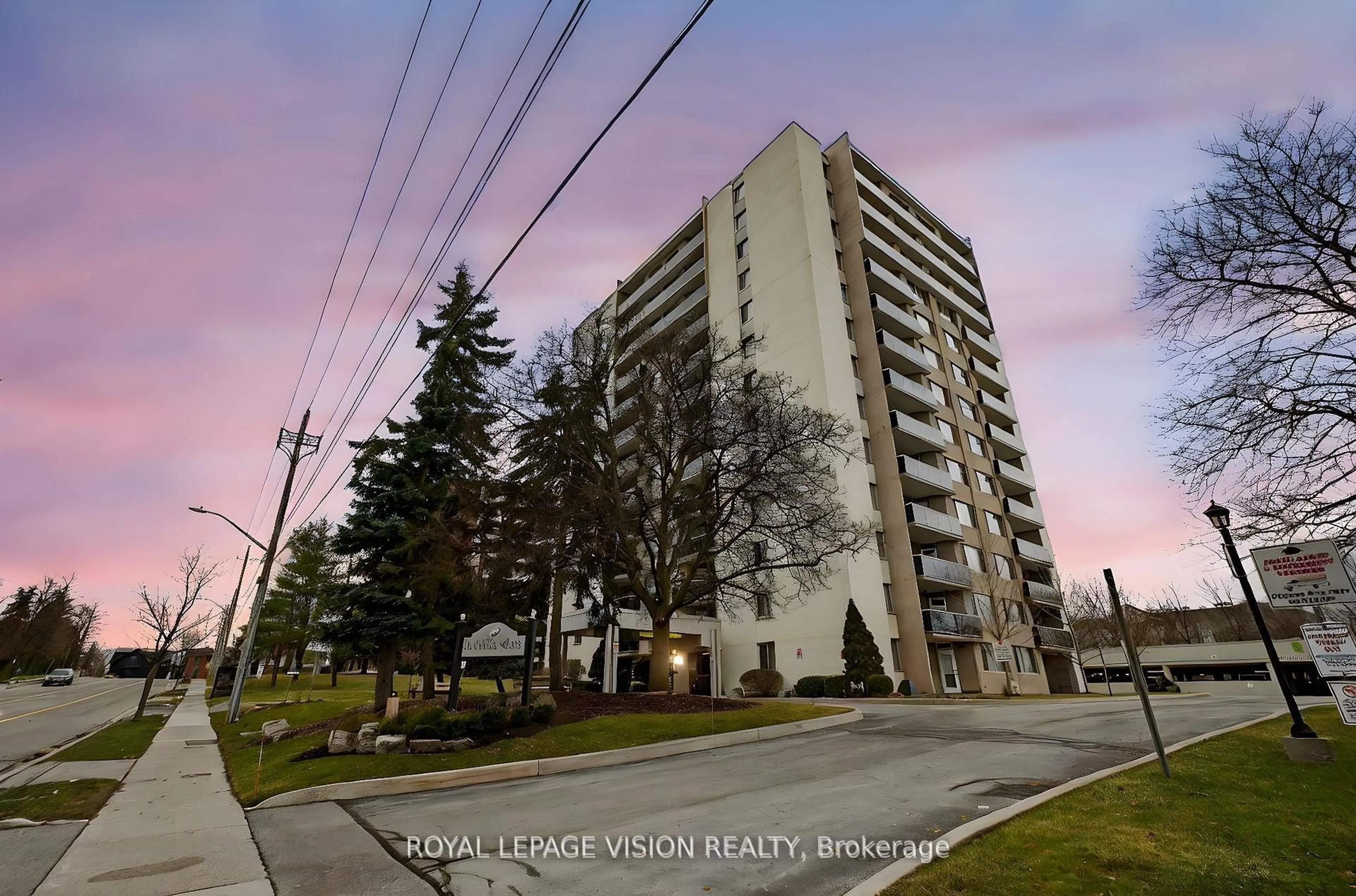 A pic from outside/outdoor area/front of a property/back of a property/a pic from drone, unknown for 81 Millside Dr #1002, Milton Ontario L9T 3X4