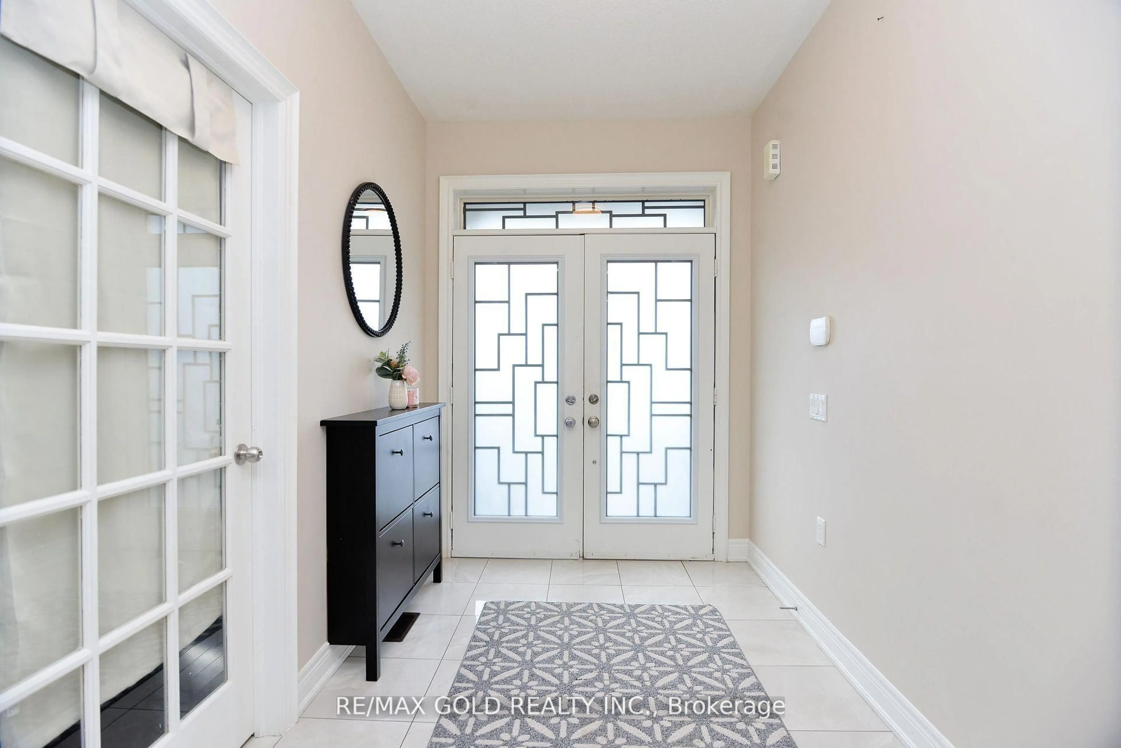 Indoor entryway for 42 Brookwater Cres, Caledon Ontario L7C 4A4