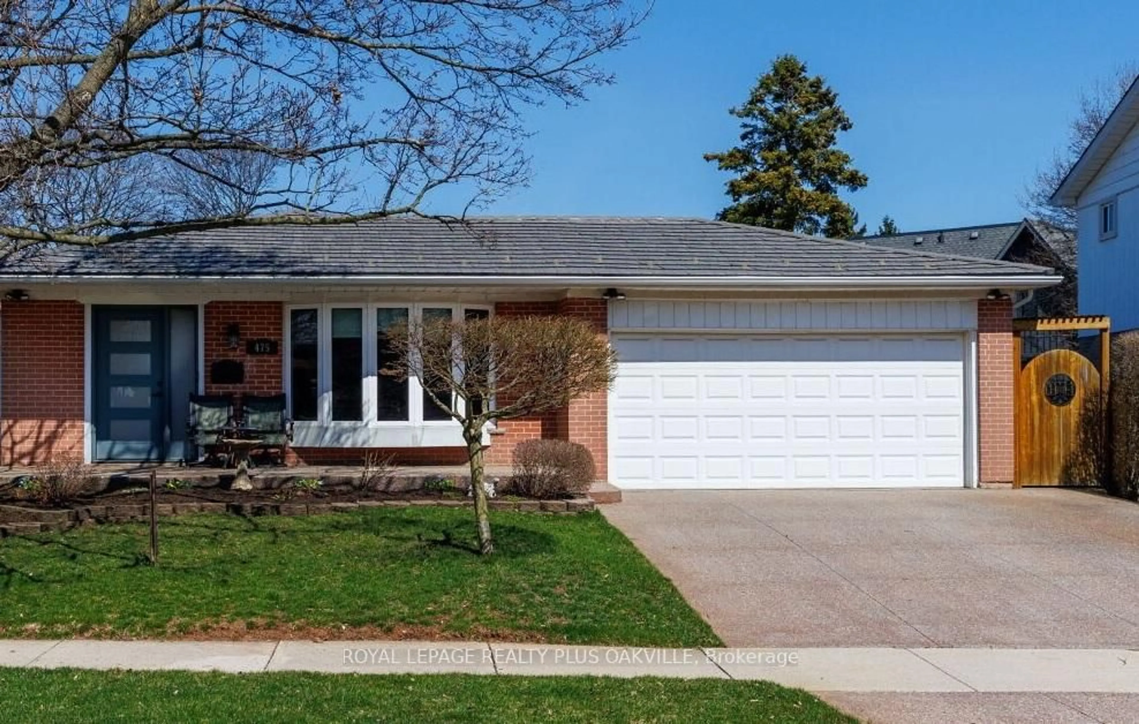 Home with brick exterior material, street for 475 Sunset Dr, Oakville Ontario L6L 3N3