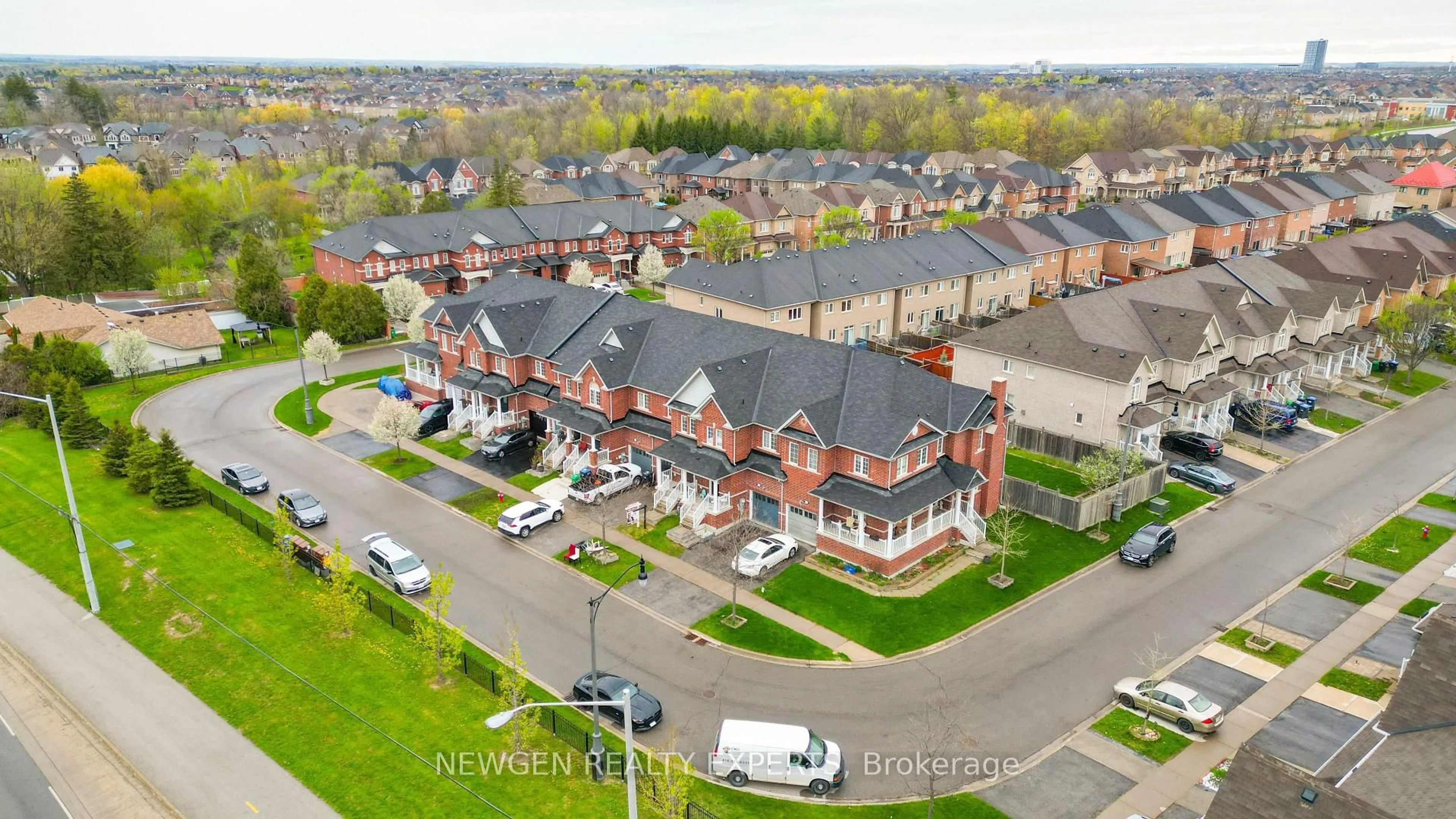 A pic from outside/outdoor area/front of a property/back of a property/a pic from drone, street for 55 Teal Crest Circ, Brampton Ontario L4N 8W1