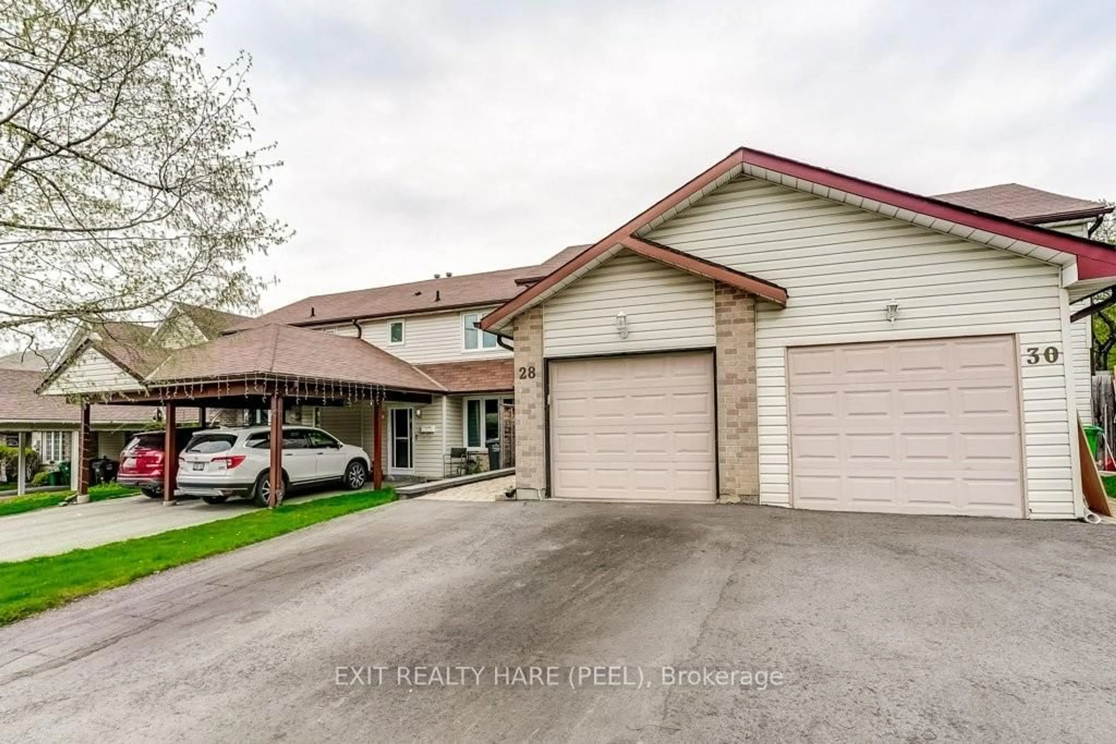 A pic from outside/outdoor area/front of a property/back of a property/a pic from drone, street for 28 Sparklett Cres, Brampton Ontario L6Z 1M8