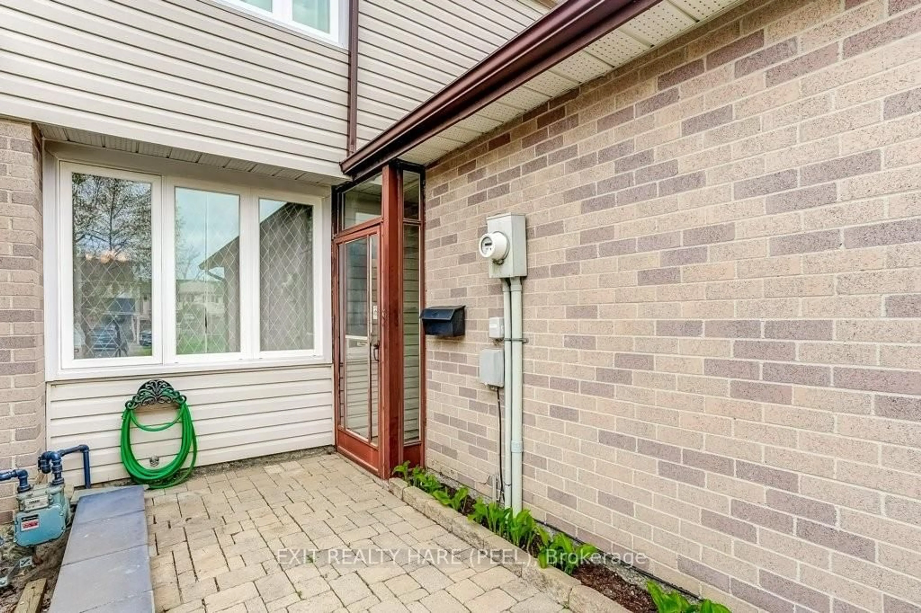Unknown for 28 Sparklett Cres, Brampton Ontario L6Z 1M8
