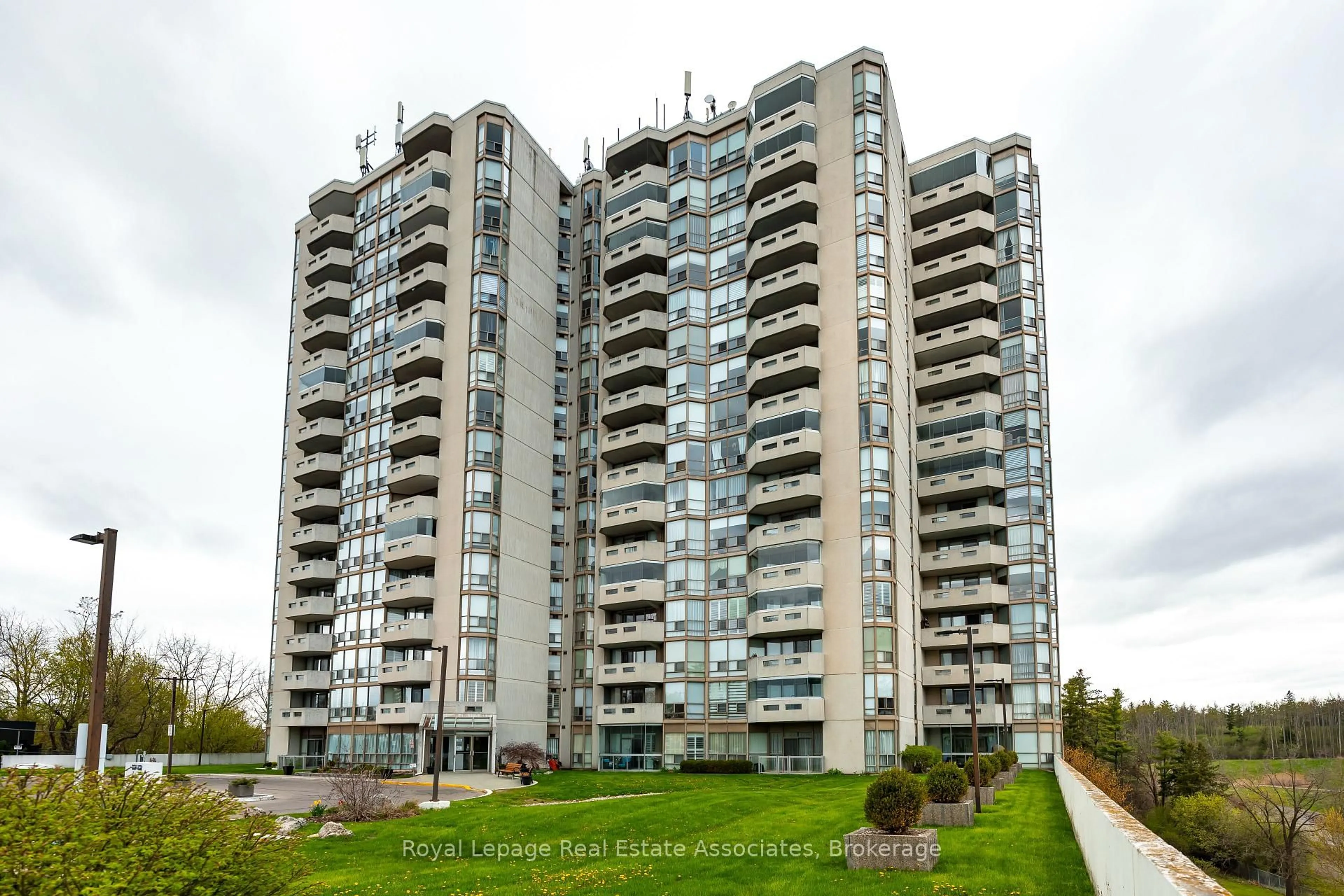 Unknown for 20 Mcfarlane Dr #1402, Halton Hills Ontario L7G 5J8