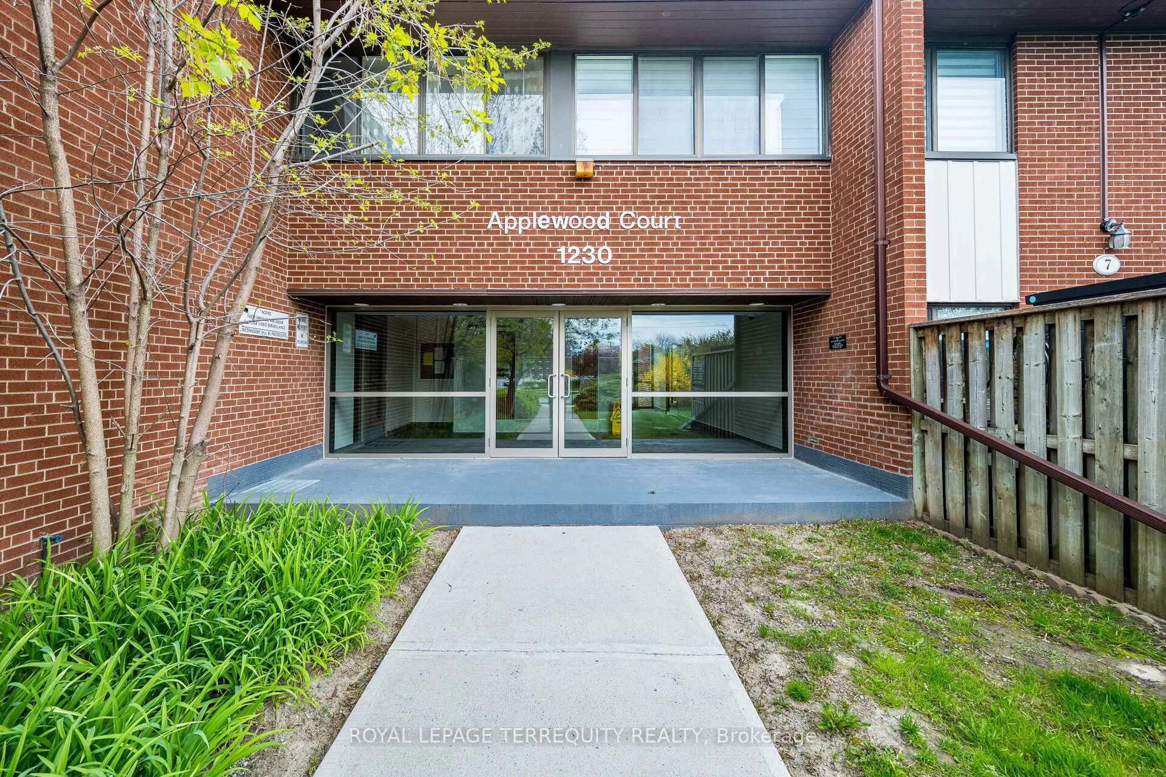 Unknown for 1230 Gripsholm Rd #TH#15, Mississauga Ontario L4Y 2G9