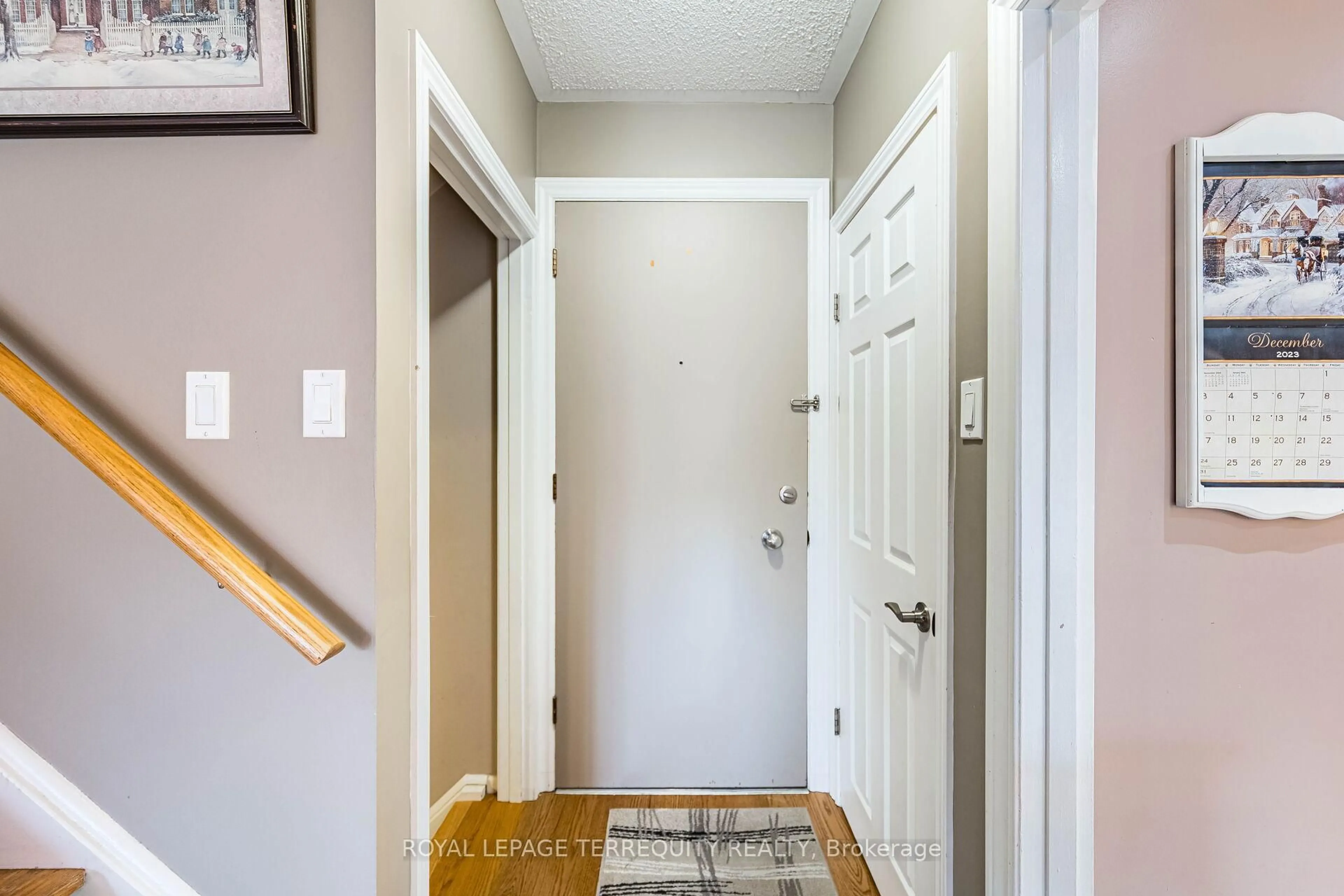 Indoor entryway for 1230 Gripsholm Rd #TH#15, Mississauga Ontario L4Y 2G9