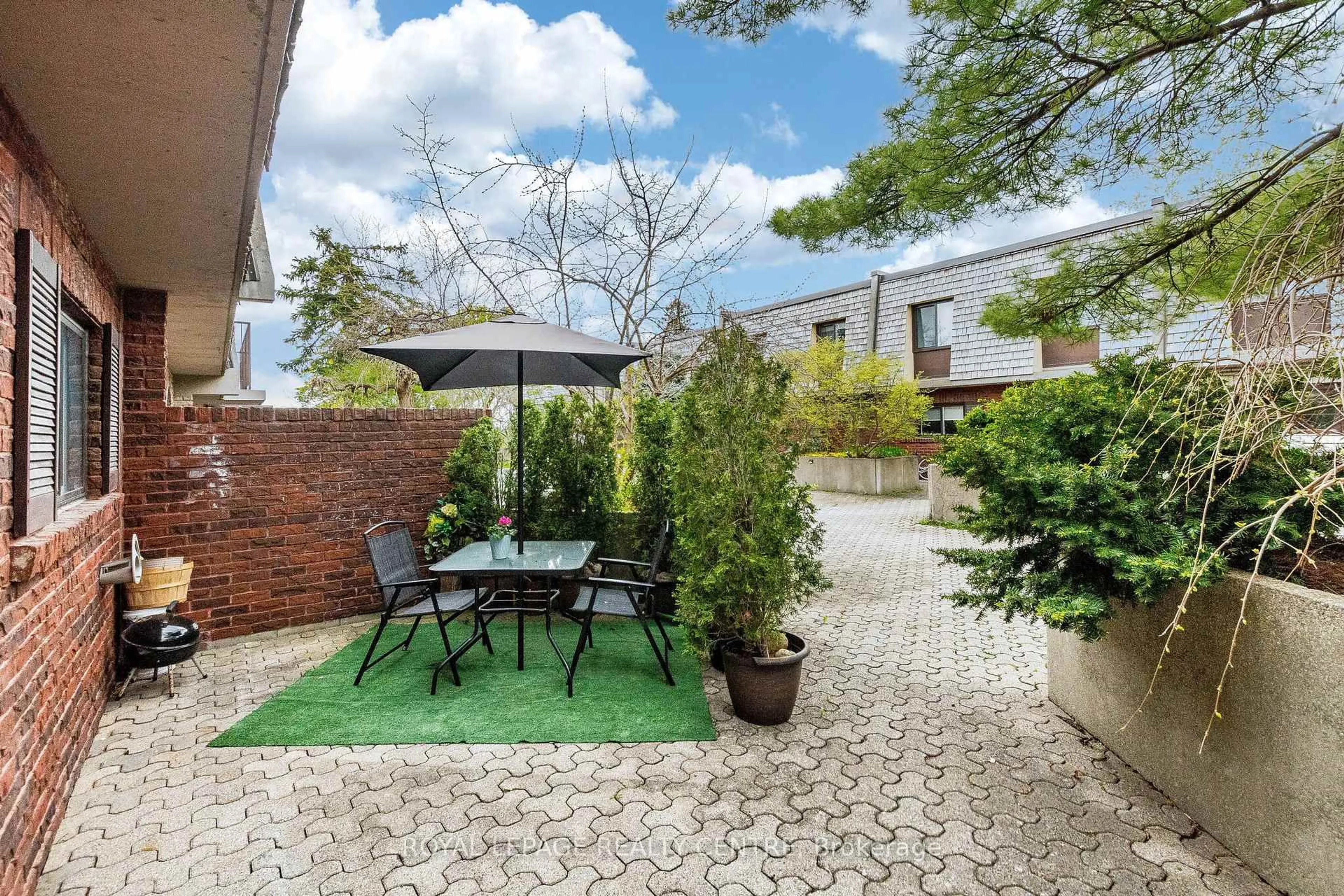 Patio, street for 1250 Mississauga Valley Blvd #139, Mississauga Ontario L5A 3R6