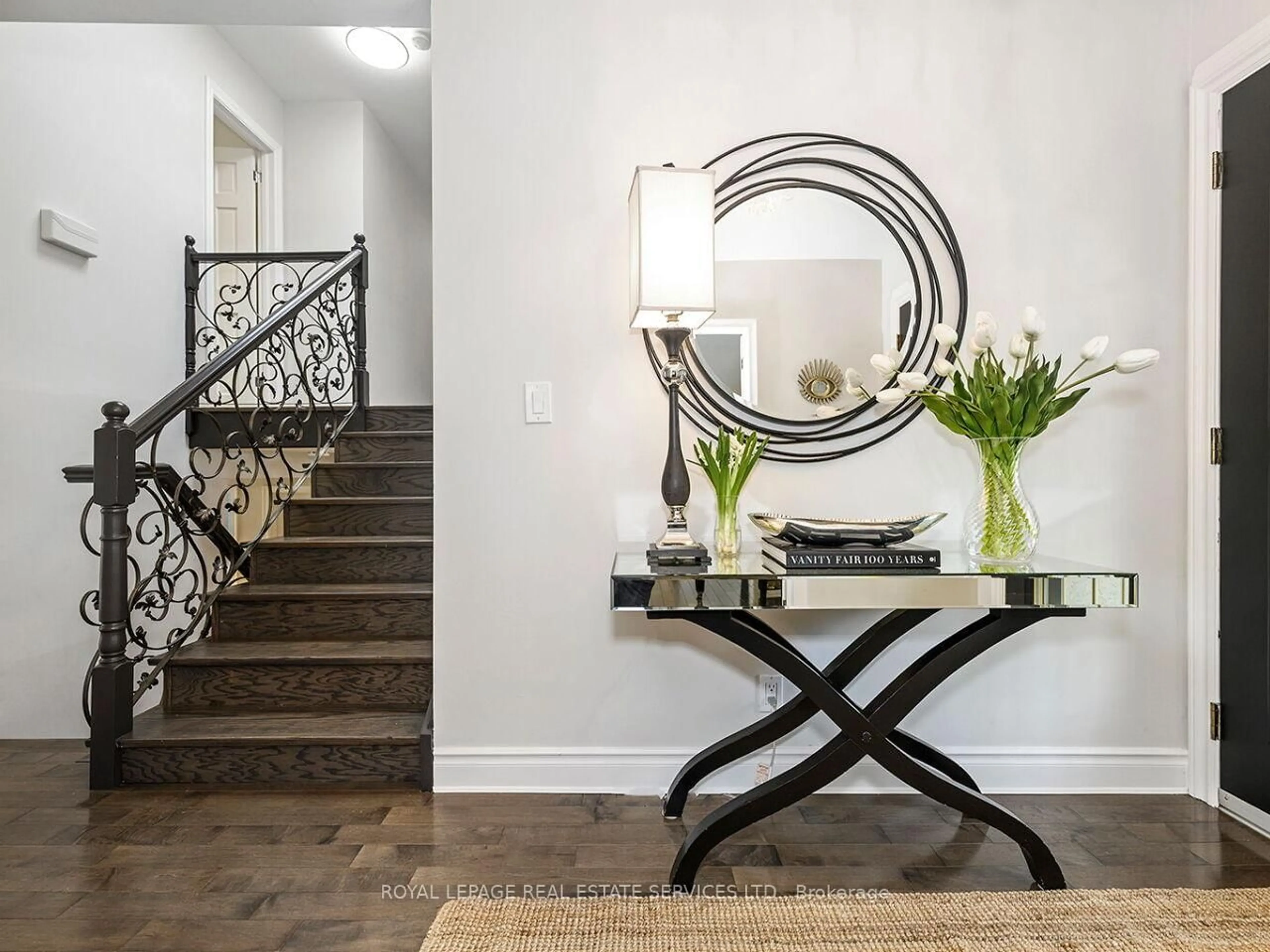 Indoor entryway for 1454 Chasehurst Dr, Mississauga Ontario L5J 3A7