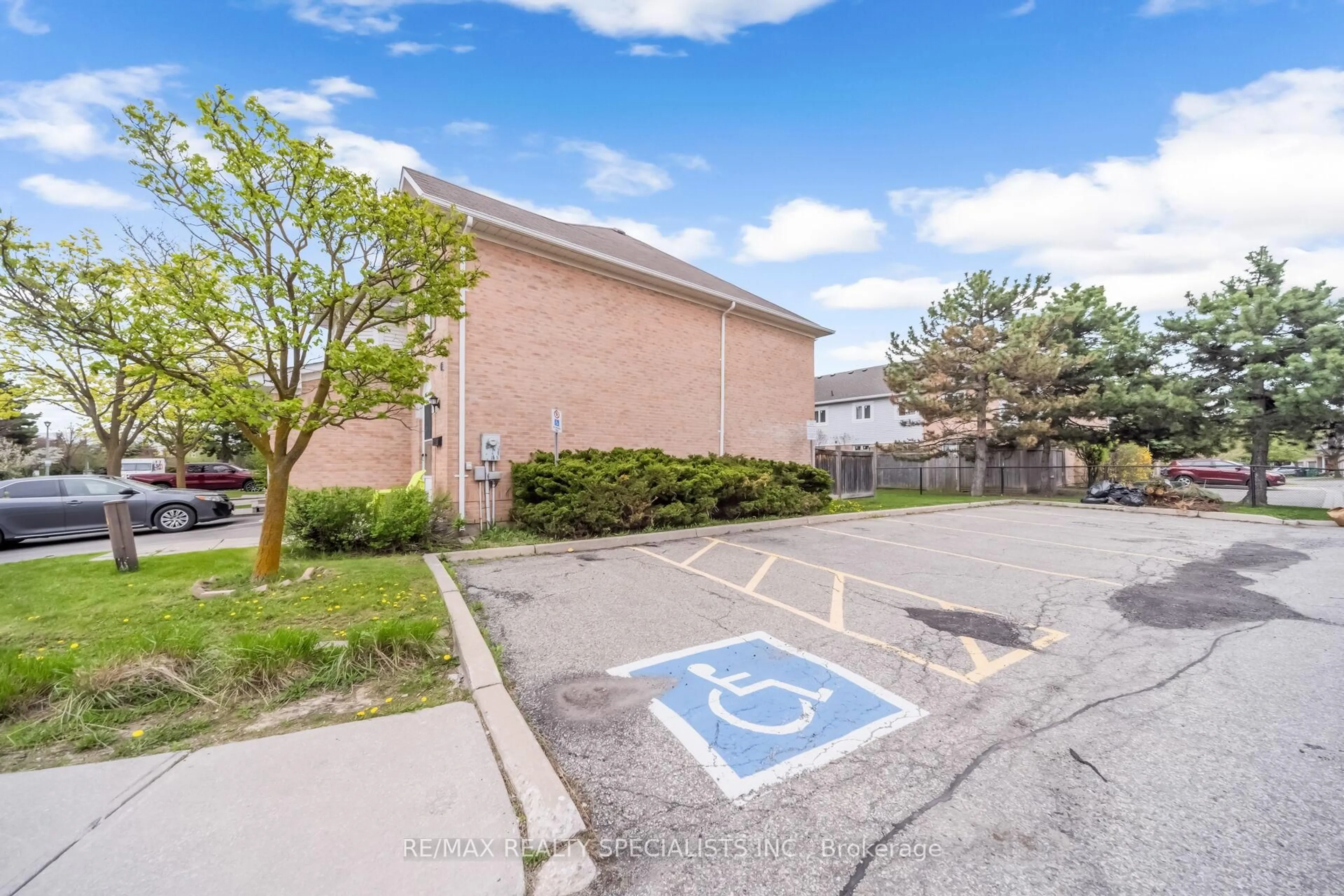 Patio, street for 90 Wickstead St, Brampton Ontario L6R 1N8