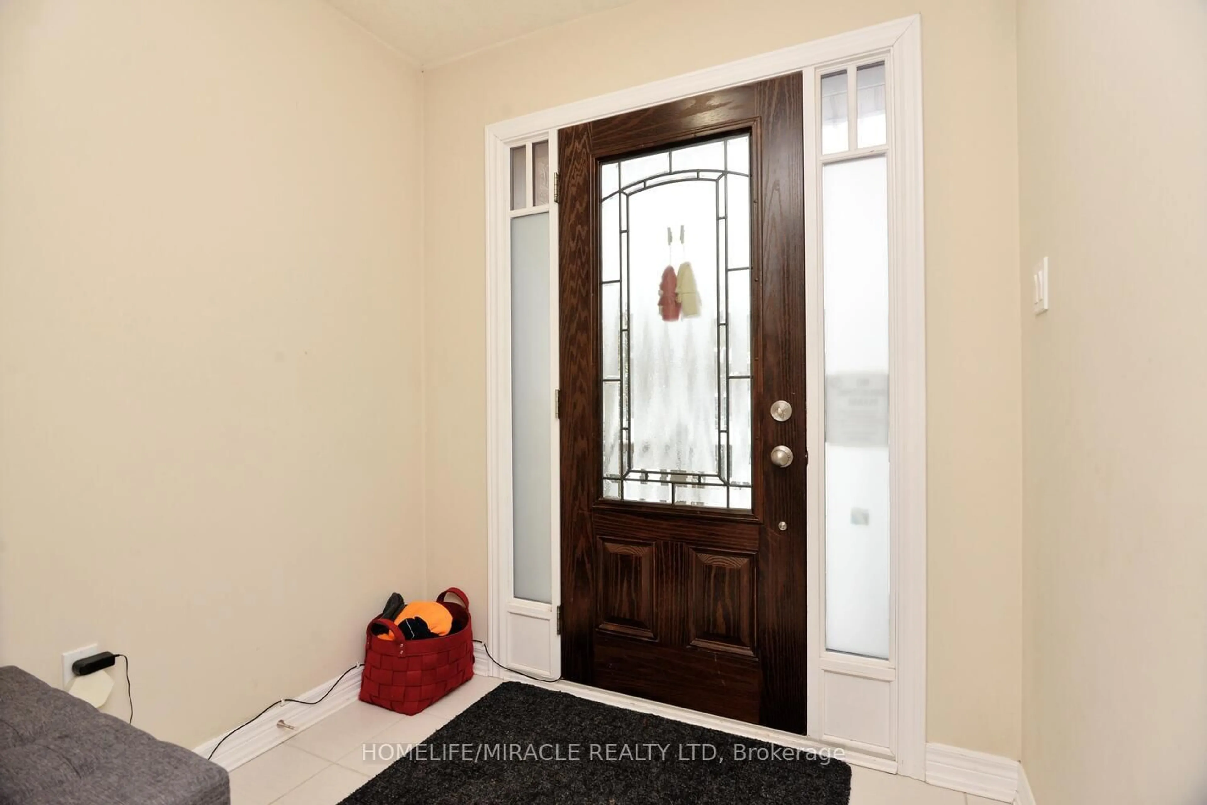 Indoor entryway for 26 Winterton Crt, Orangeville Ontario L9W 7N5