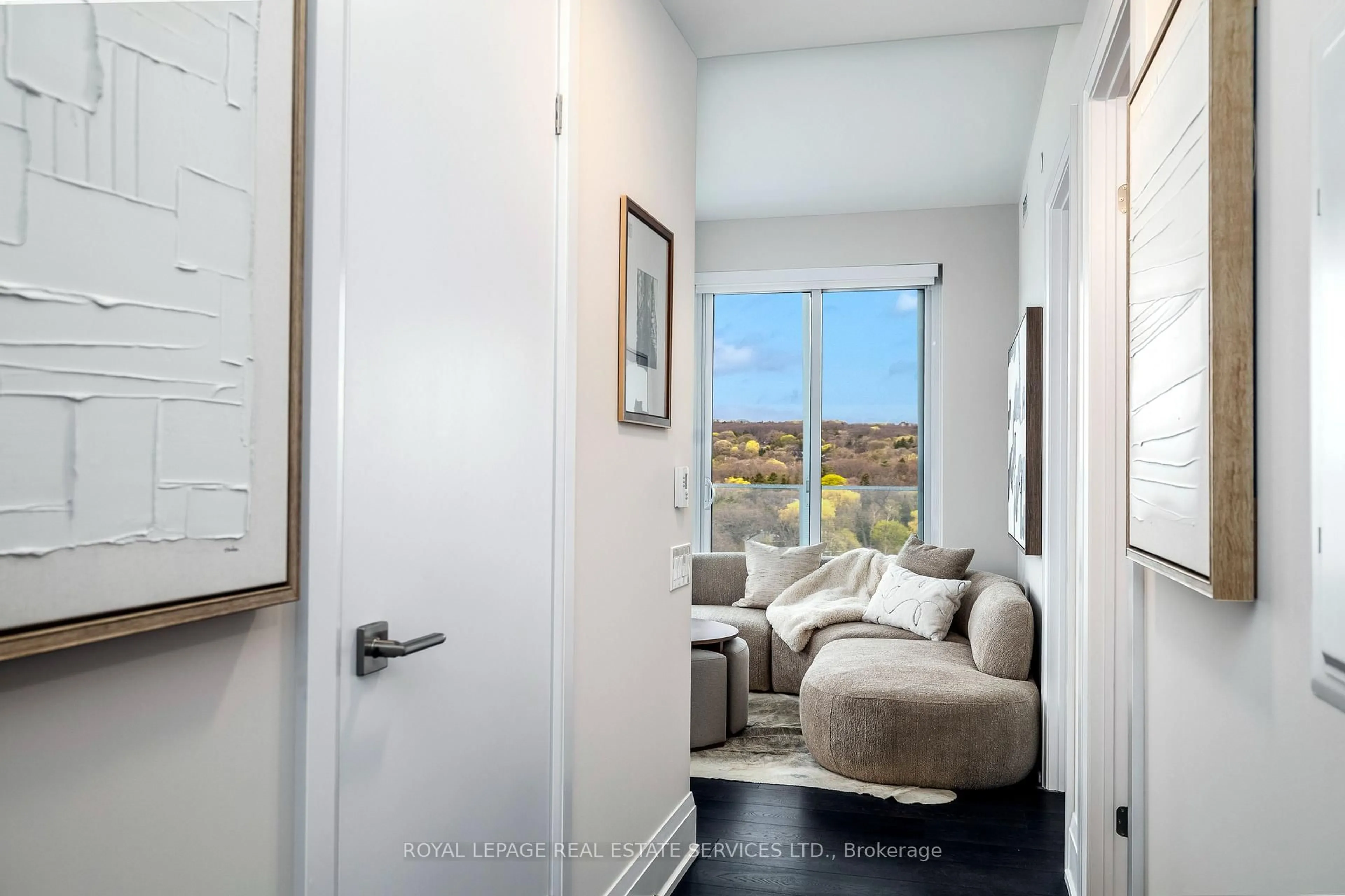 Indoor entryway for 20 Brin Dr #1402, Toronto Ontario M8X 0B2